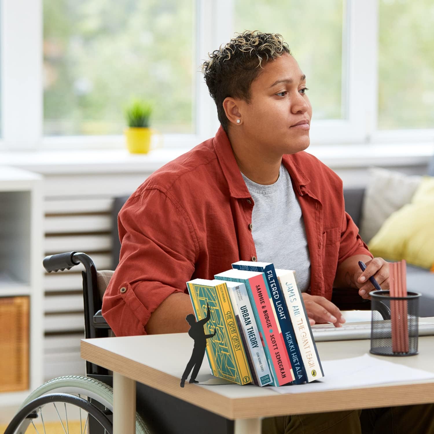 Black Metal Bookend Model