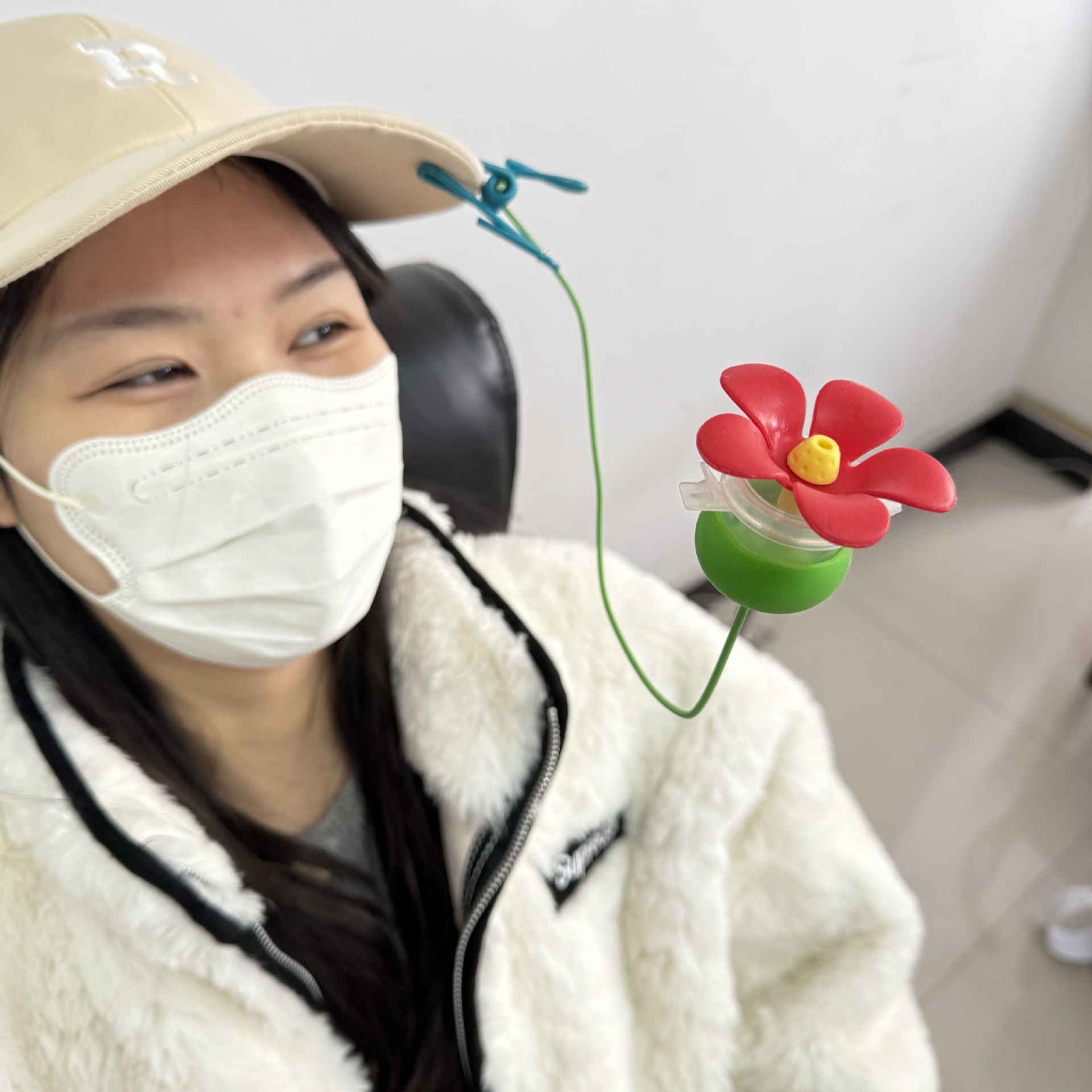 🐦Hat Clip Hummingbird Feeder