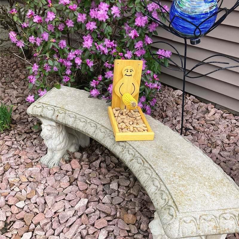 🔥2024 Spring Hot Sale - 🐿️Proud Man Squirrel Feeder