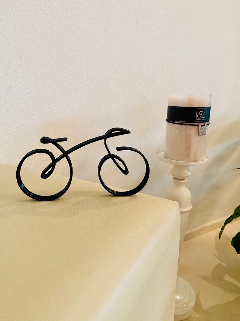 Hot Sale - Line Art Figurine