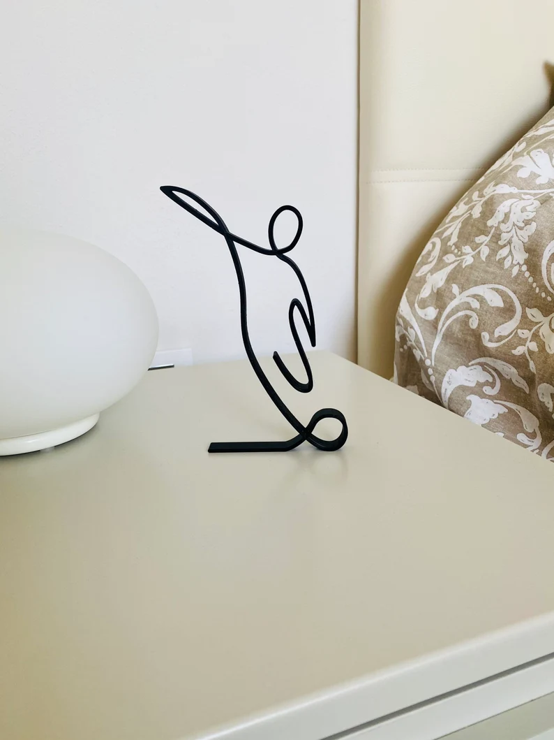 Hot Sale - Line Art Figurine