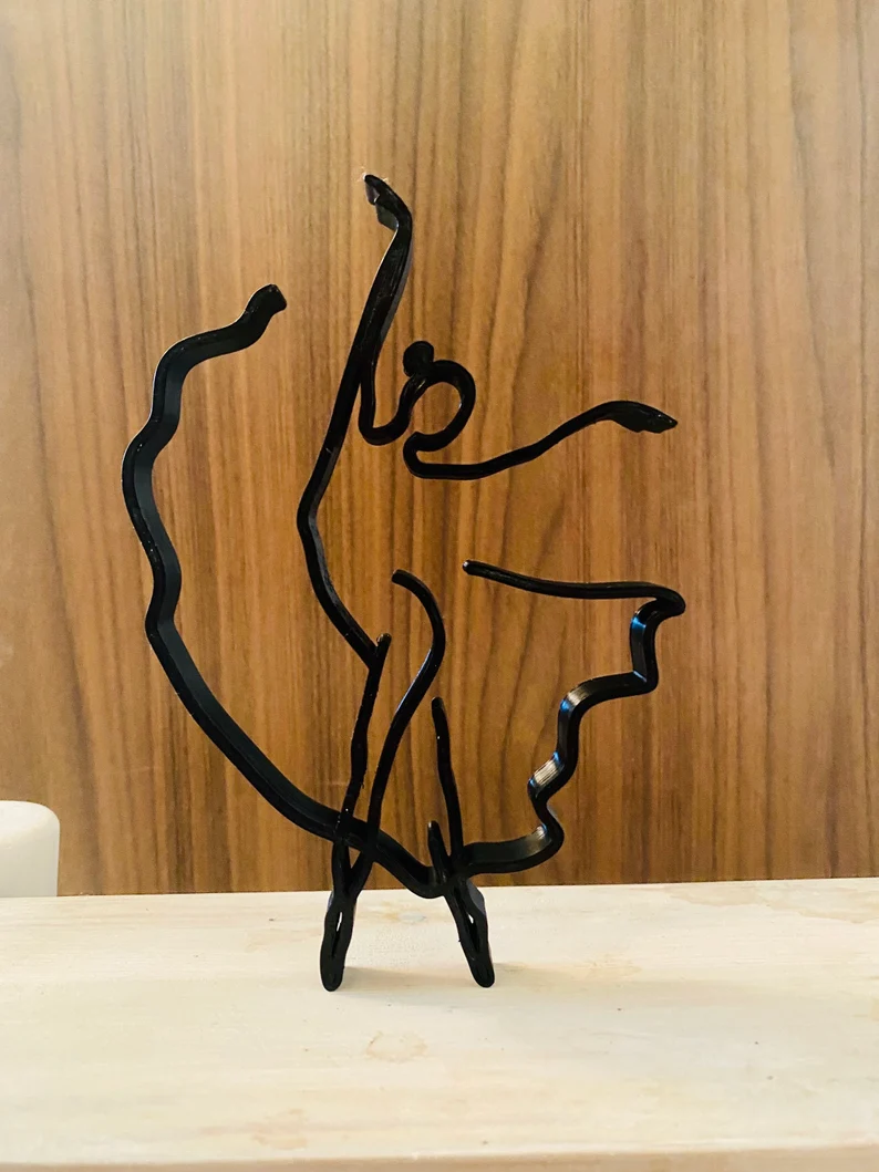 Hot Sale - Line Art Figurine
