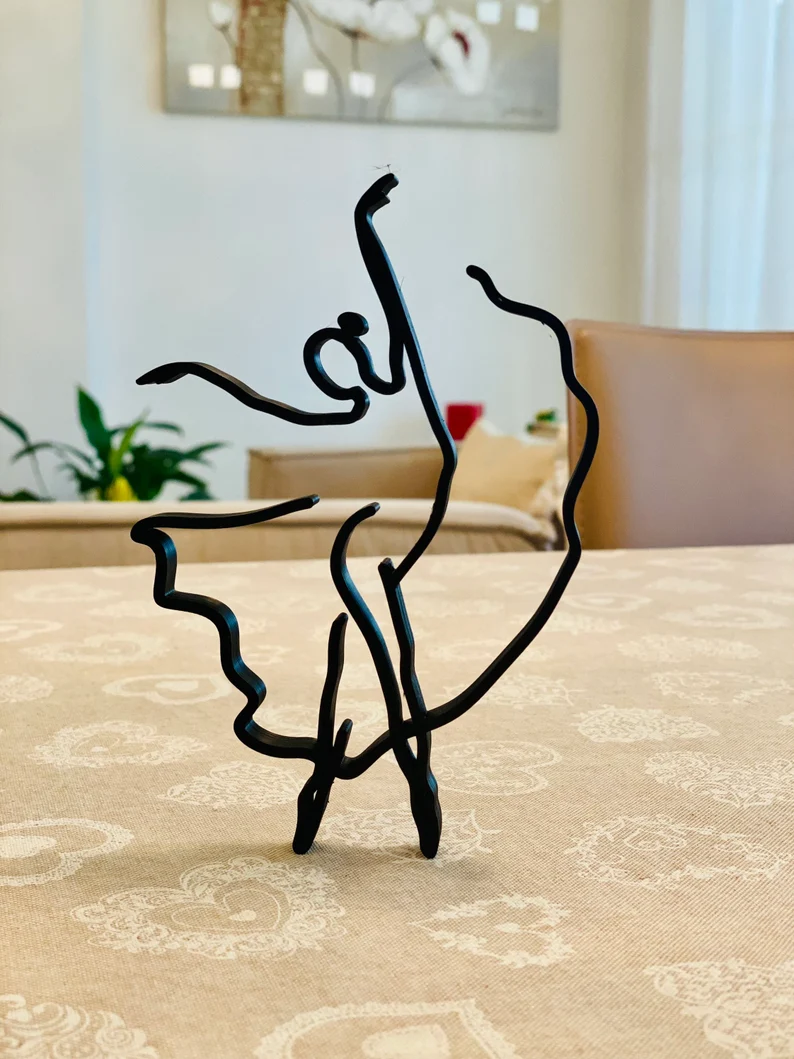 Hot Sale - Line Art Figurine