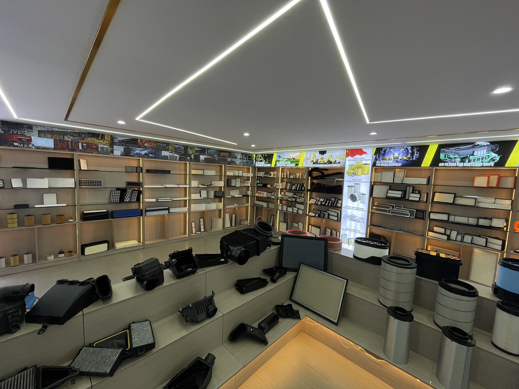 Filters Showroom
Ditch the static brochures and immerse yourself in our virtual sample room.Take a virtual walk through our collection of 5,000+ air filters to discover your perfect solution.