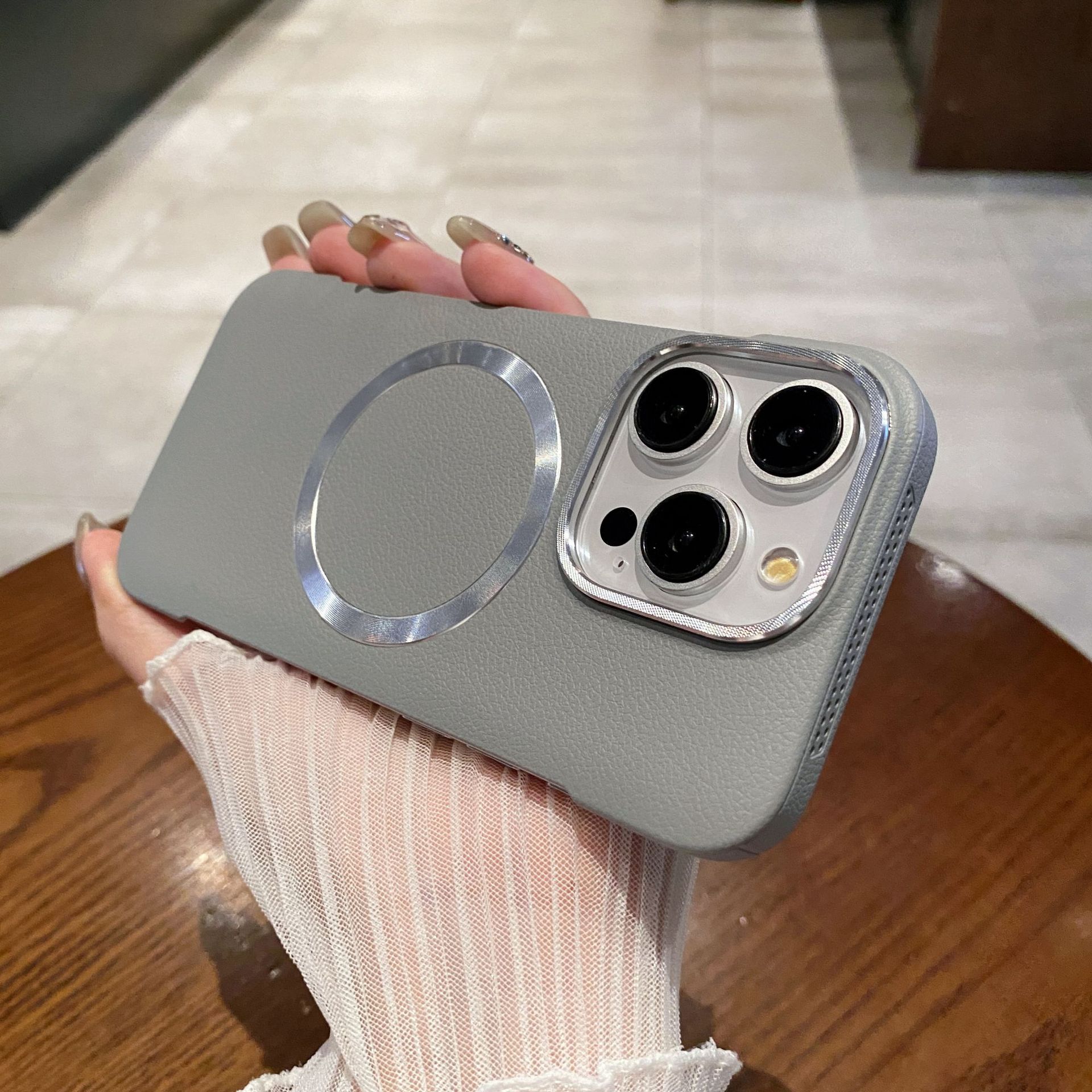 High-quality lychee pattern heat dissipation borderless magnetic  case For iPhone