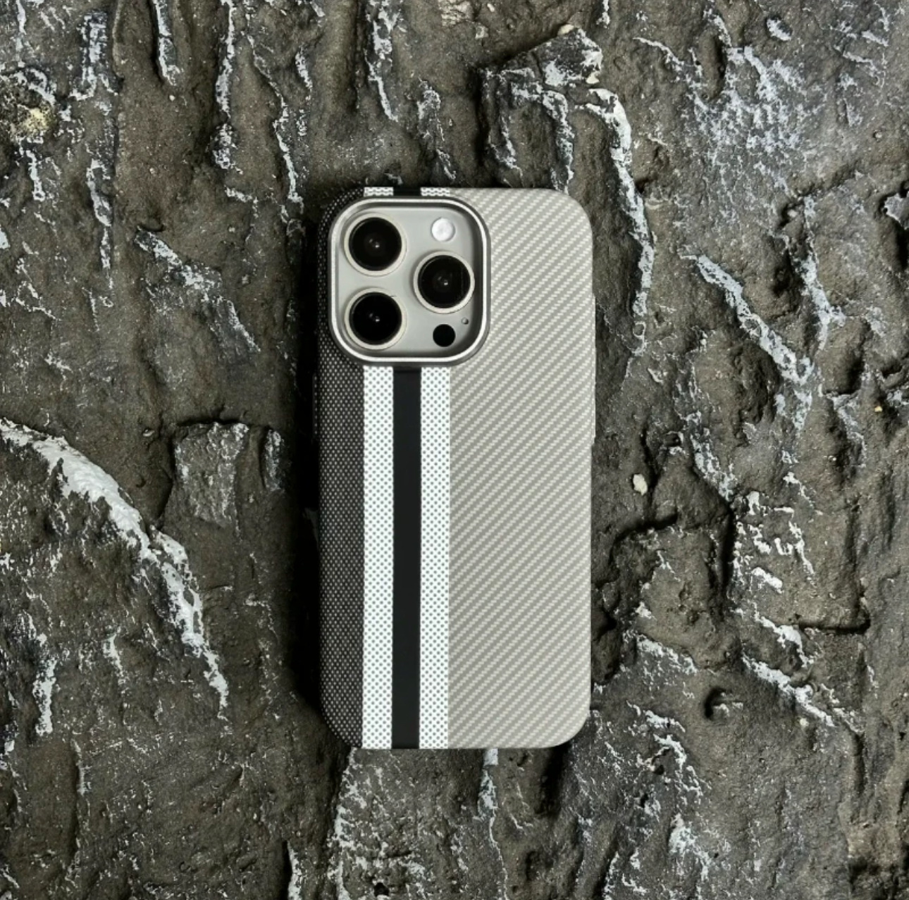 Thin Carbon Fibre Relief MagSafe Case for iPhone