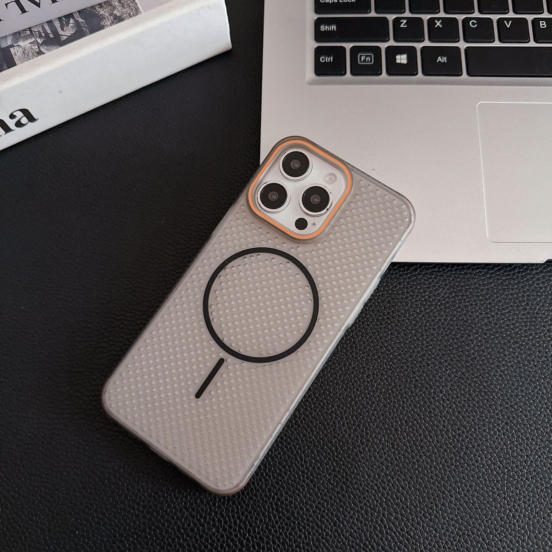 Ice-sensing heat dissipation magnetic case for iPhone