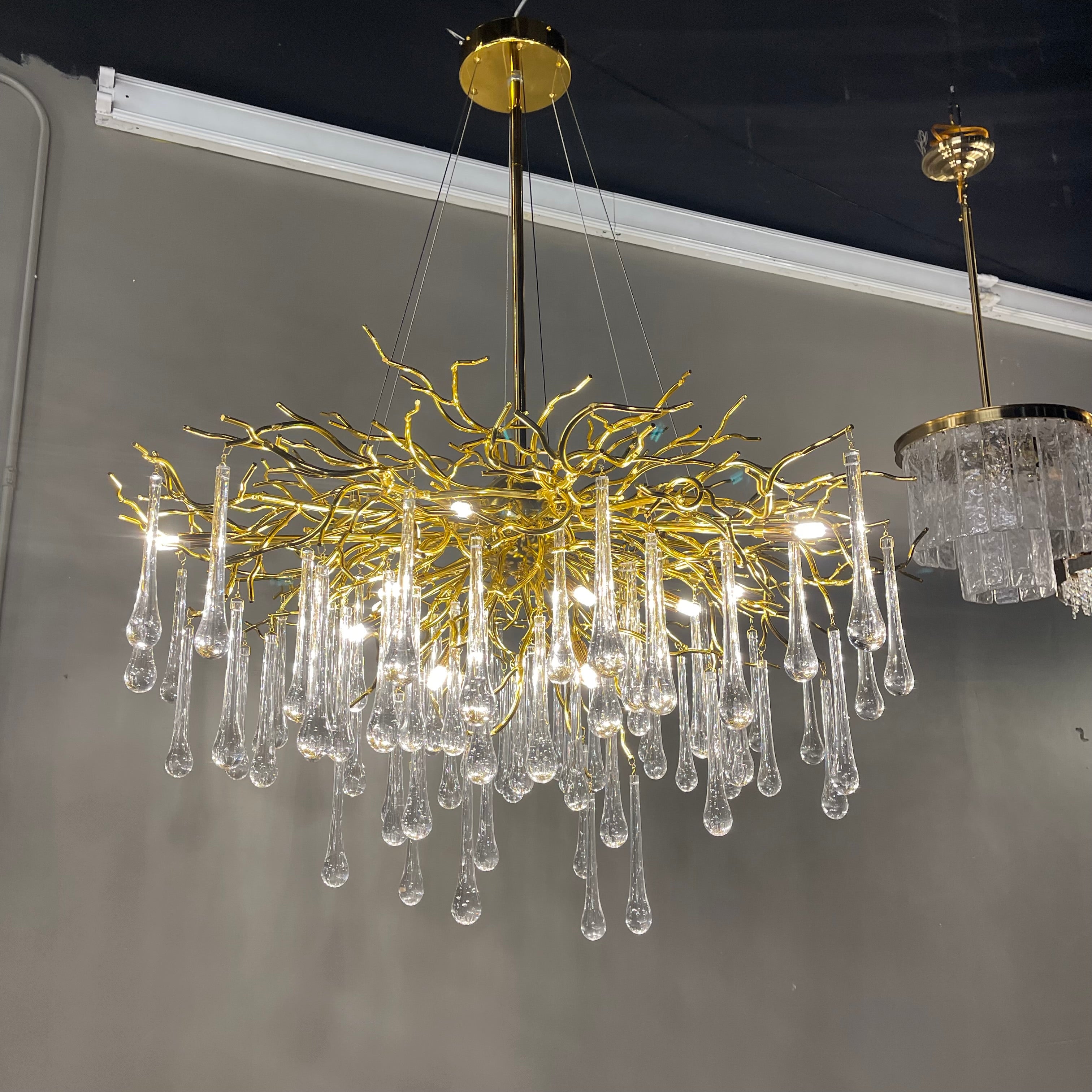 Branching Brass Round Teardrop Chandelier-konalight