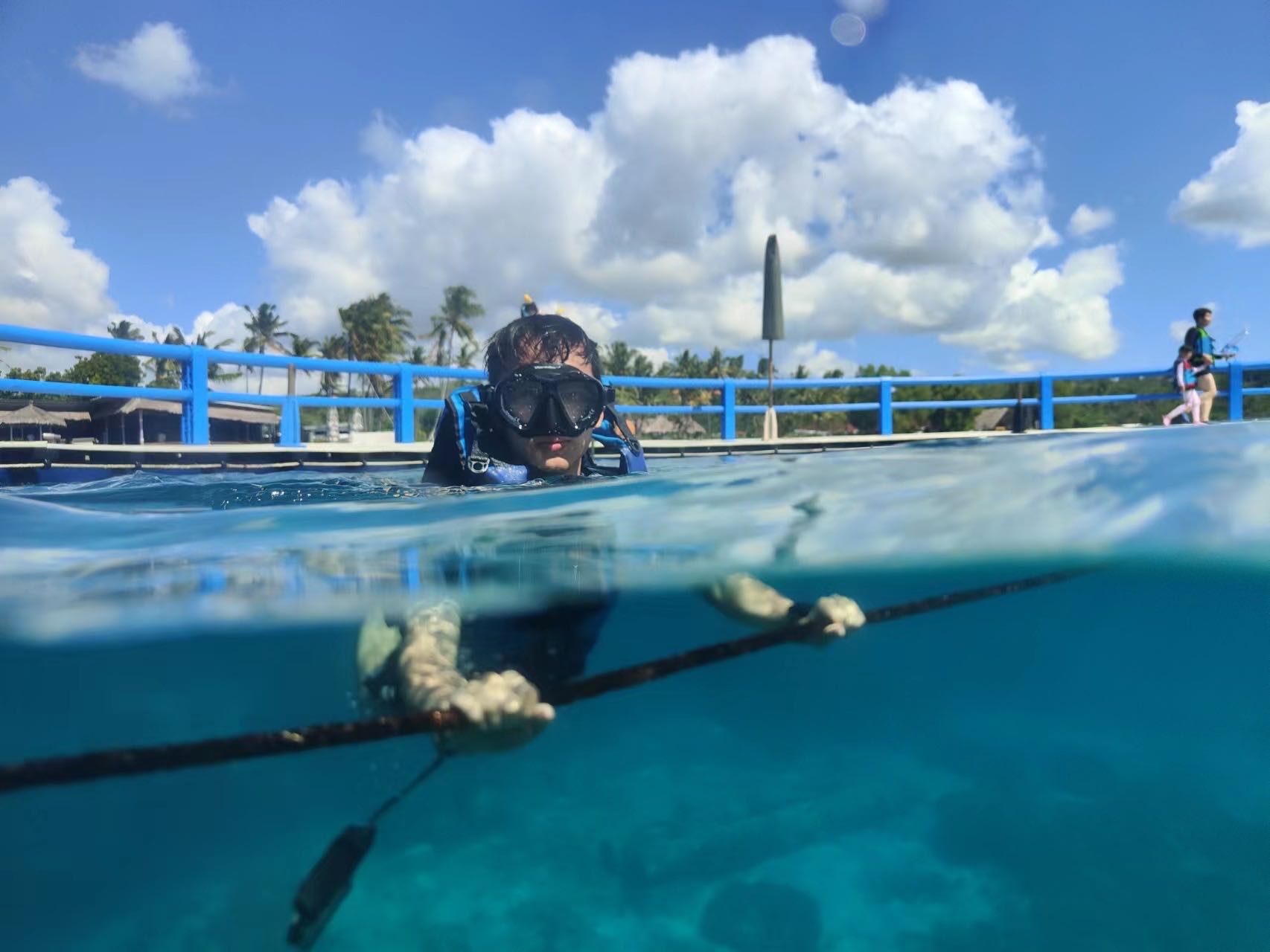 DIVEVOLK Dome Lens, Can capture a semi water surface effect