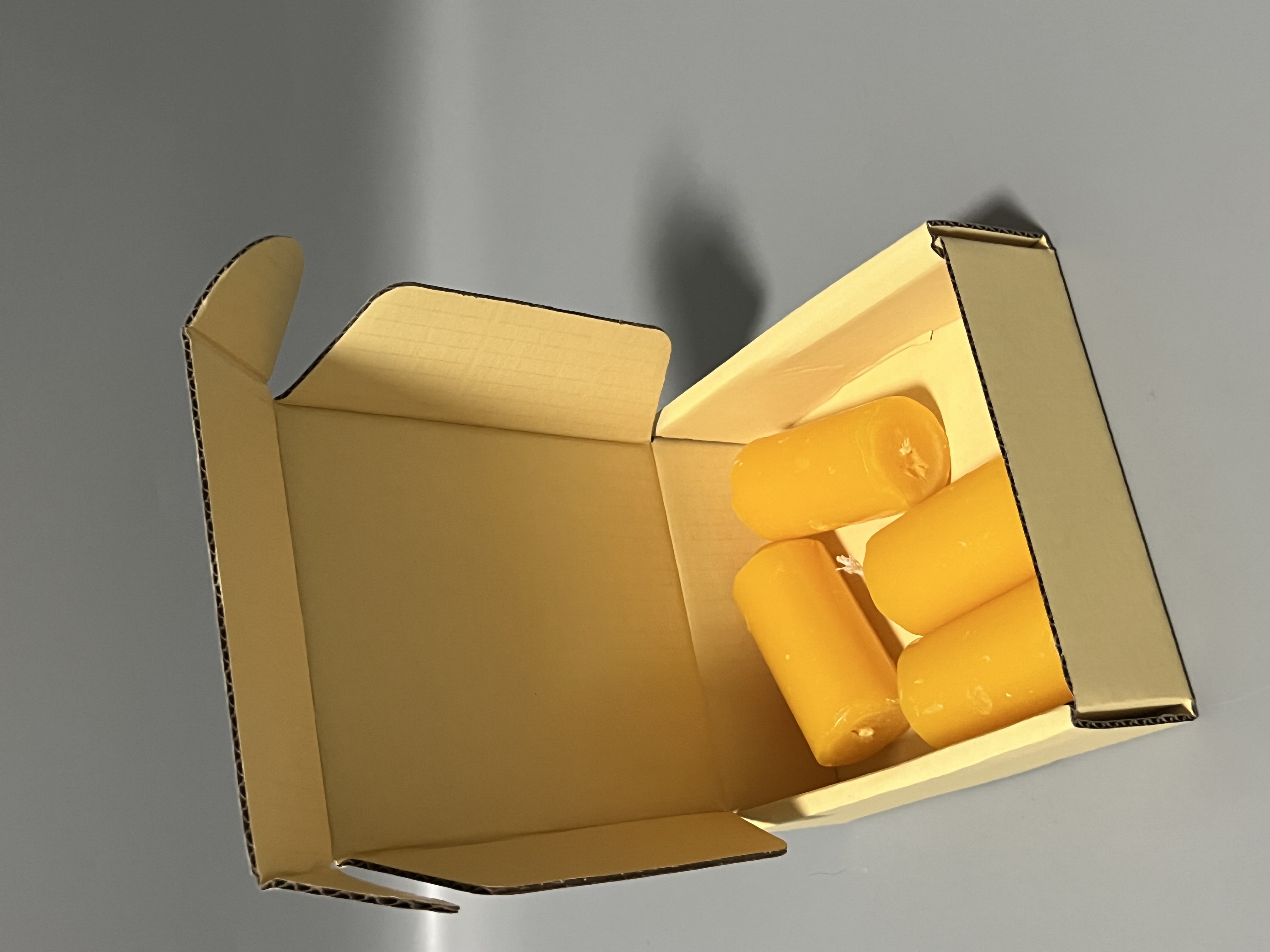 Sesine Scented Candle with Sweet Vanilla Fragrance, 80g Natural Soy Wax Candle in Portable Tin Jar, Long-Lasting Burn for Relaxation, Home Decor & Gift