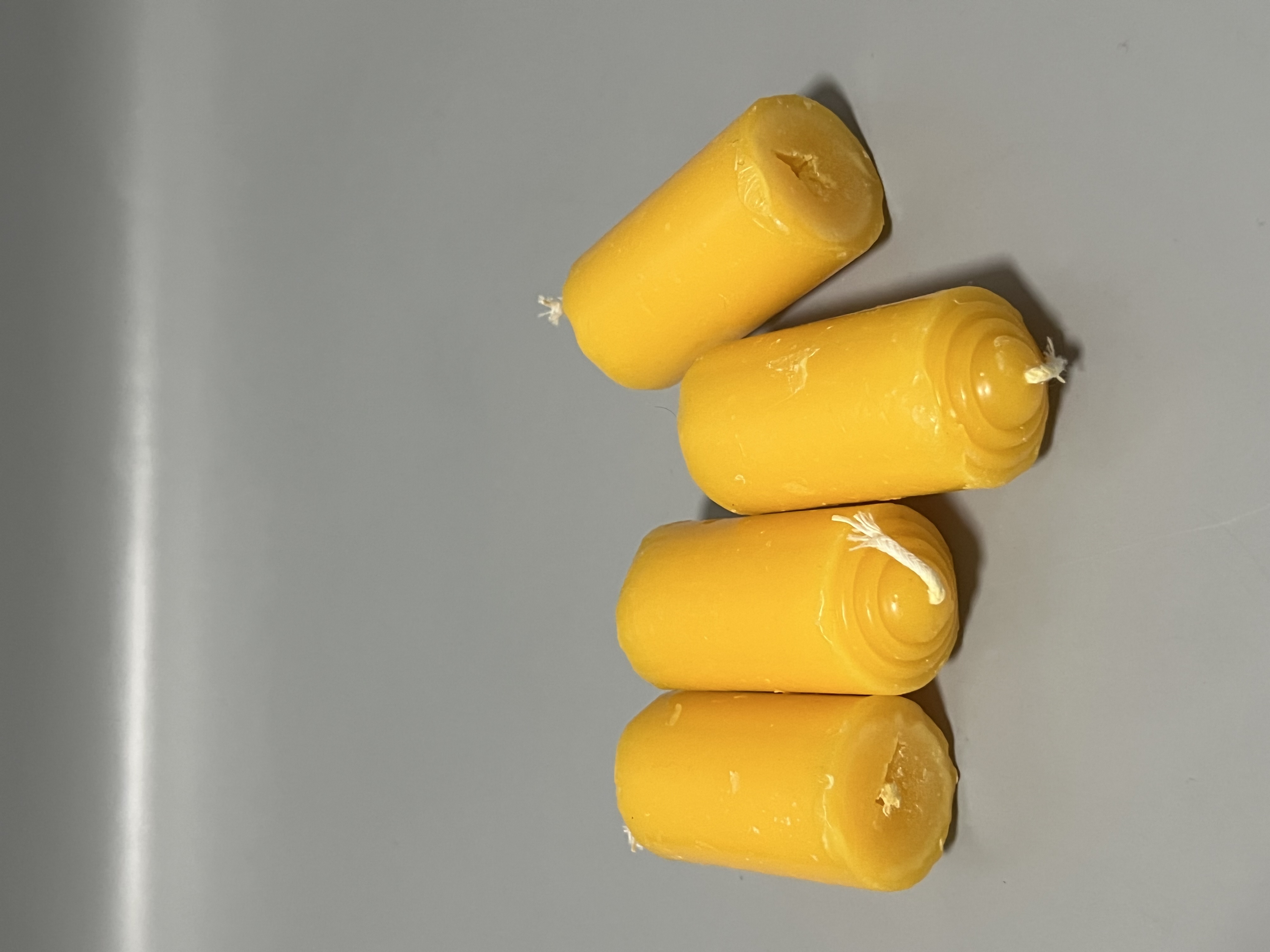 Sesine Scented Candle with Sweet Vanilla Fragrance, 80g Natural Soy Wax Candle in Portable Tin Jar, Long-Lasting Burn for Relaxation, Home Decor & Gift