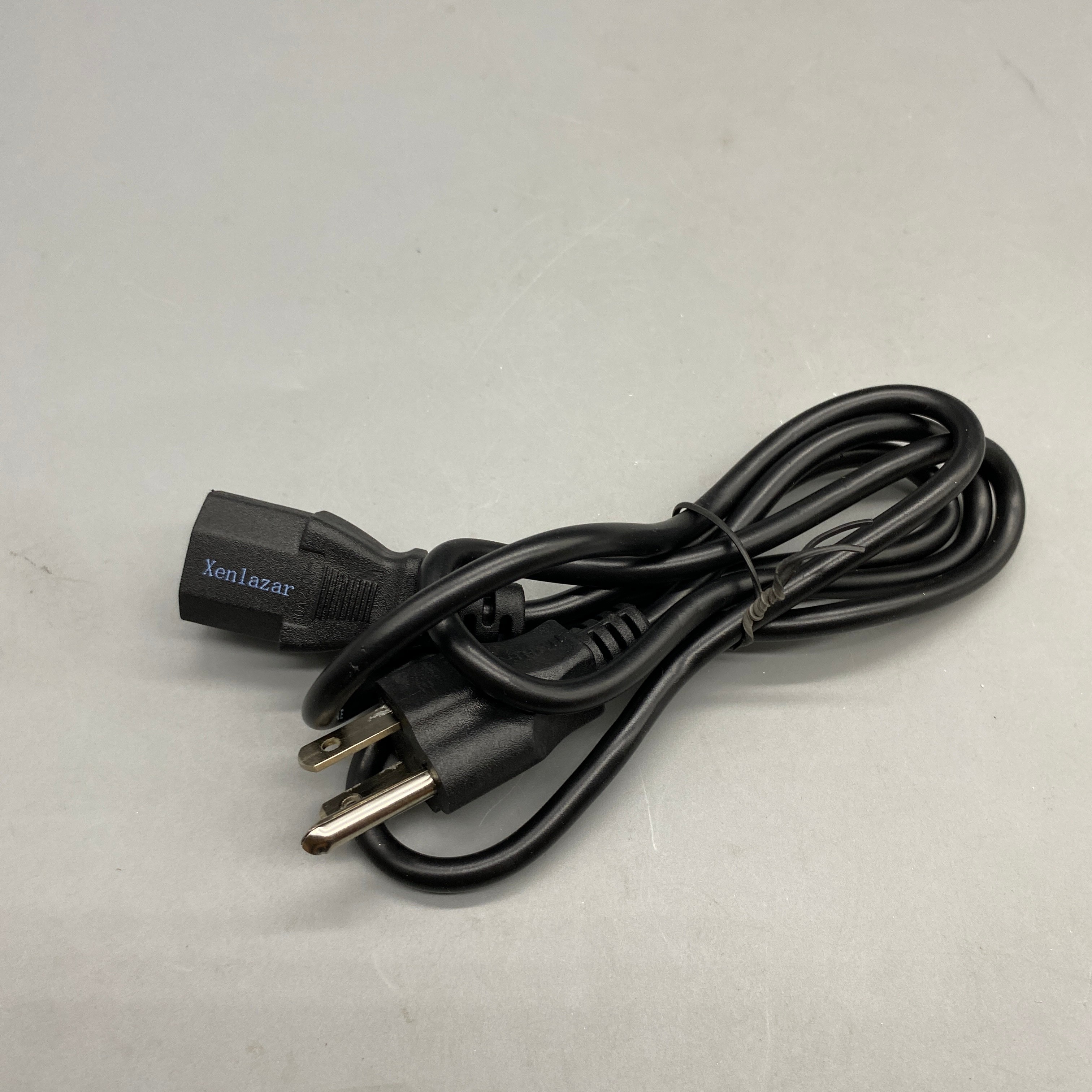 Xenlazar Connections for electric lines, 0.5m, Oxygen-Free Copper, Heavy-Duty PVC Insulation, Nickel-Plated Brass Plug, 220V-255V, 2500W, Black Cable for Electrical Devices