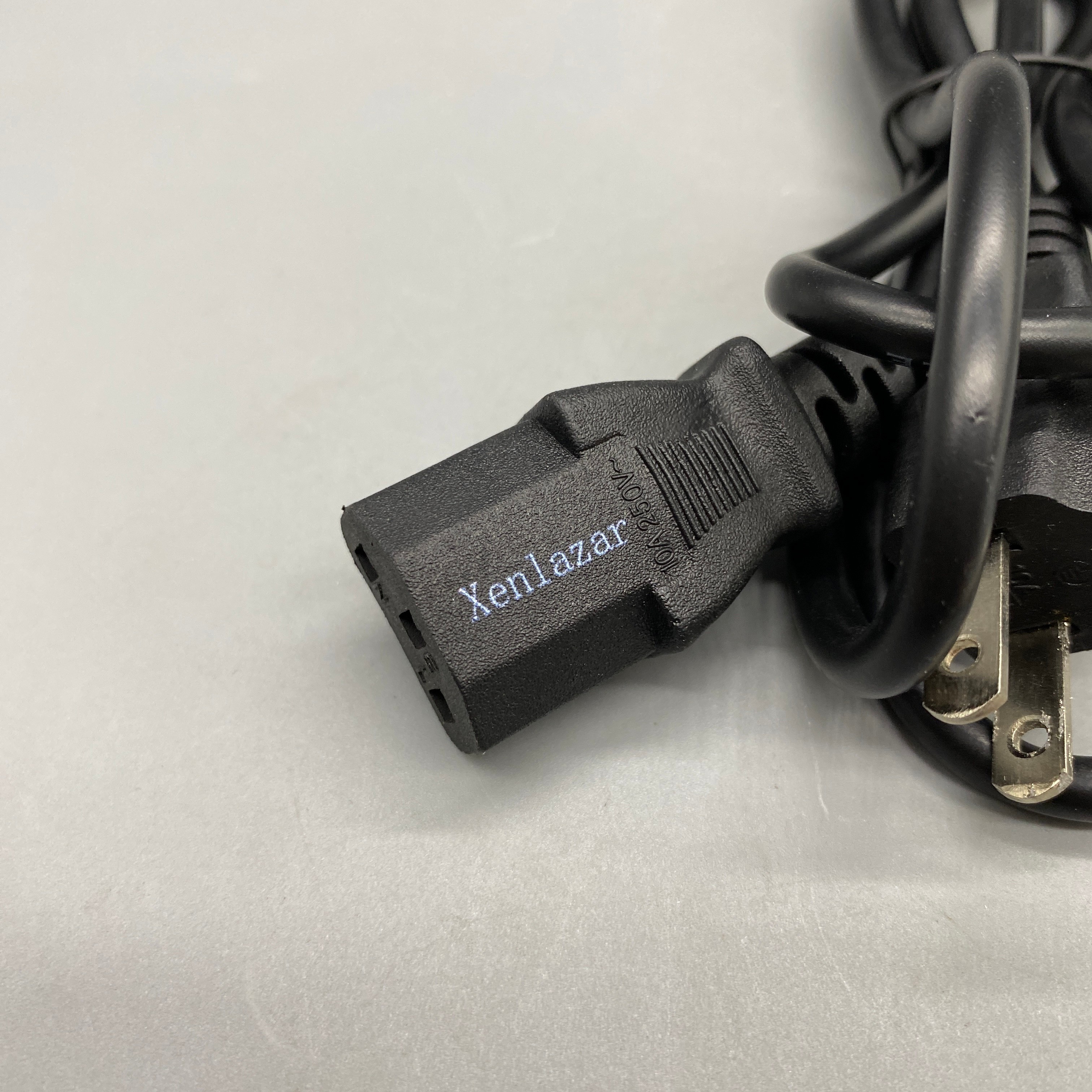 Xenlazar Connections for electric lines, 0.5m, Oxygen-Free Copper, Heavy-Duty PVC Insulation, Nickel-Plated Brass Plug, 220V-255V, 2500W, Black Cable for Electrical Devices