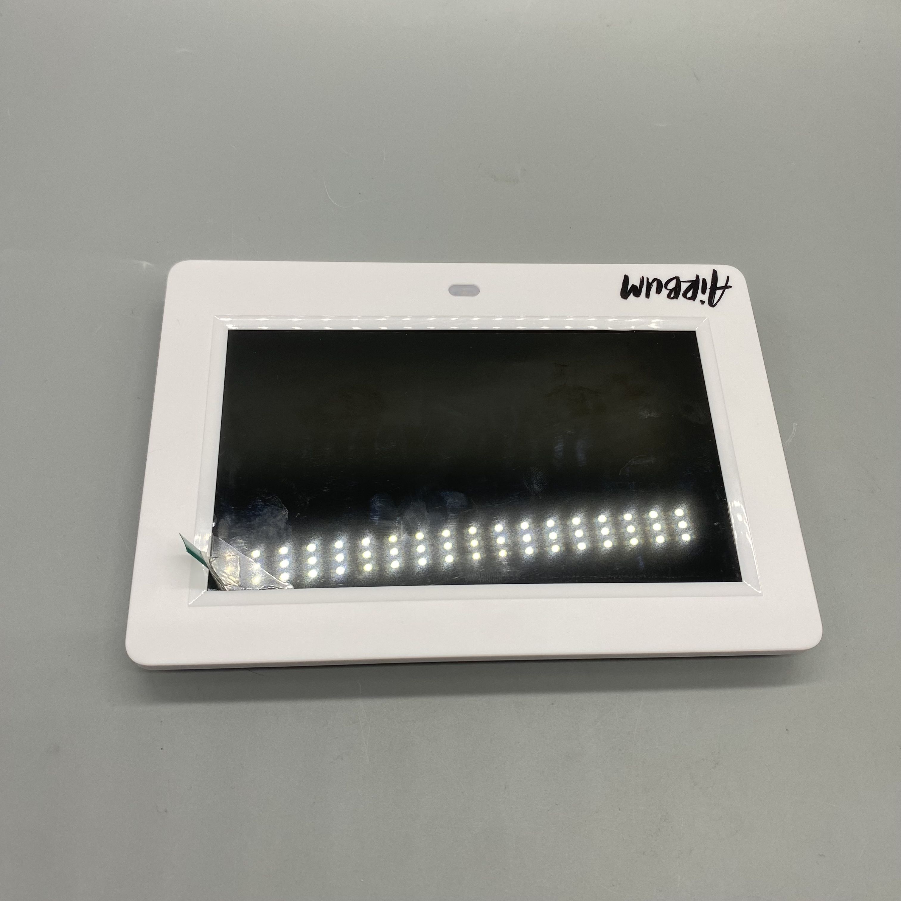 AiRBum 8-Inch Digital Photo Frame - 1024x768 Resolution, Supports Video/Photo/Music, USB & SD Card Slots, White