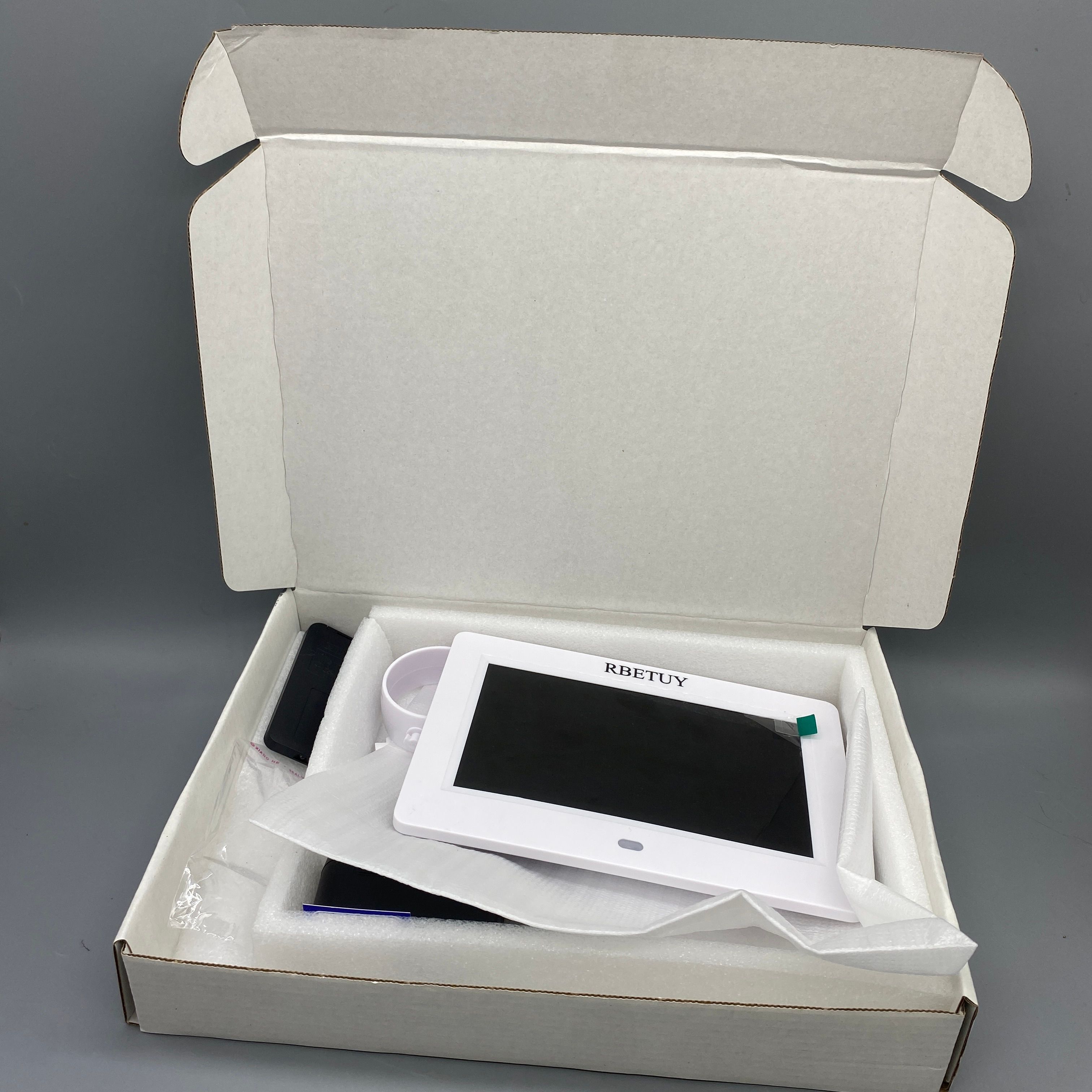 RBETUY Digital photo frames, 1024x768 Resolution, Supports AVI/MP4/MKV, USB/SD Card, Auto Slideshow, White Frame