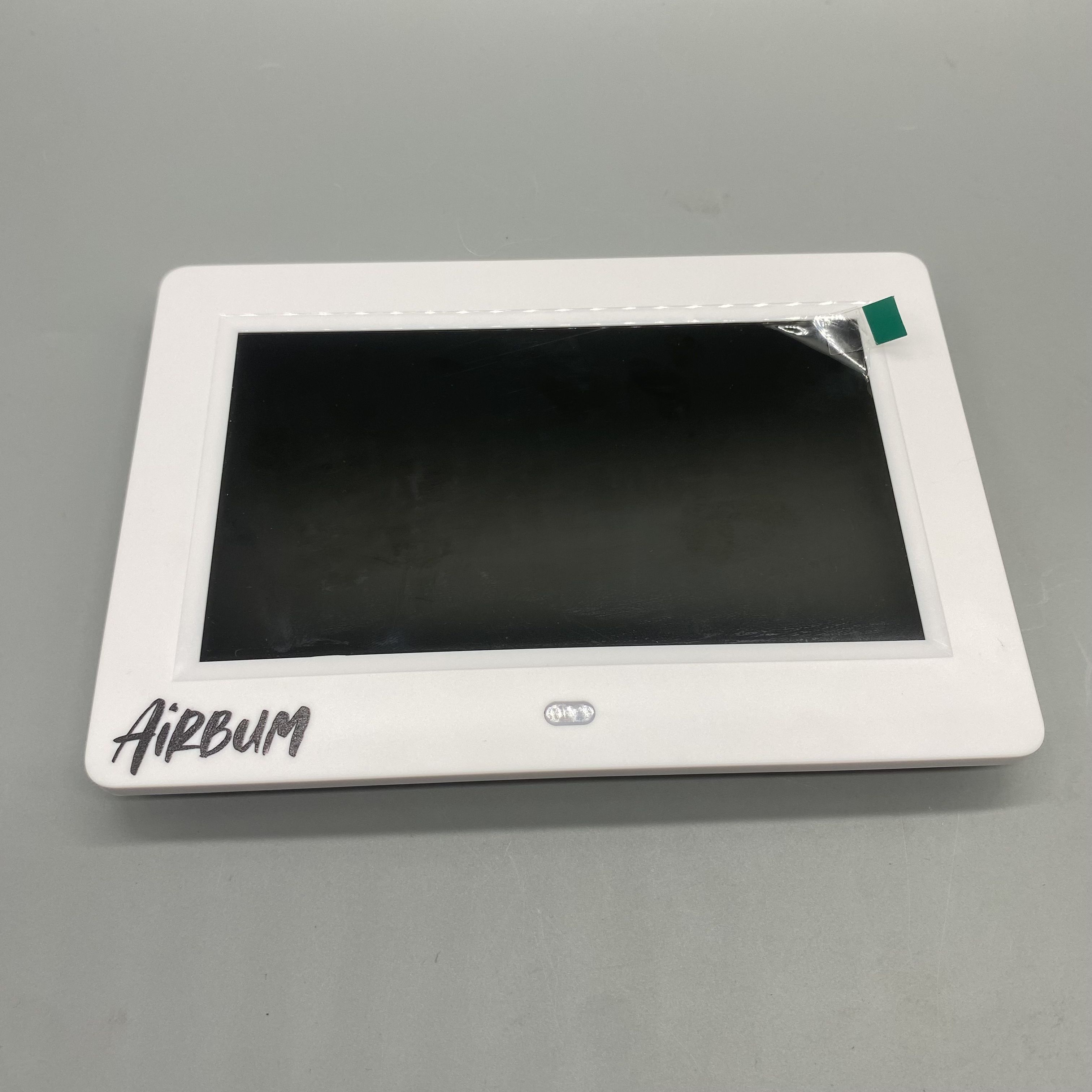 AiRBum 8-Inch Digital Photo Frame - 1024x768 Resolution, Supports Video/Photo/Music, USB & SD Card Slots, White