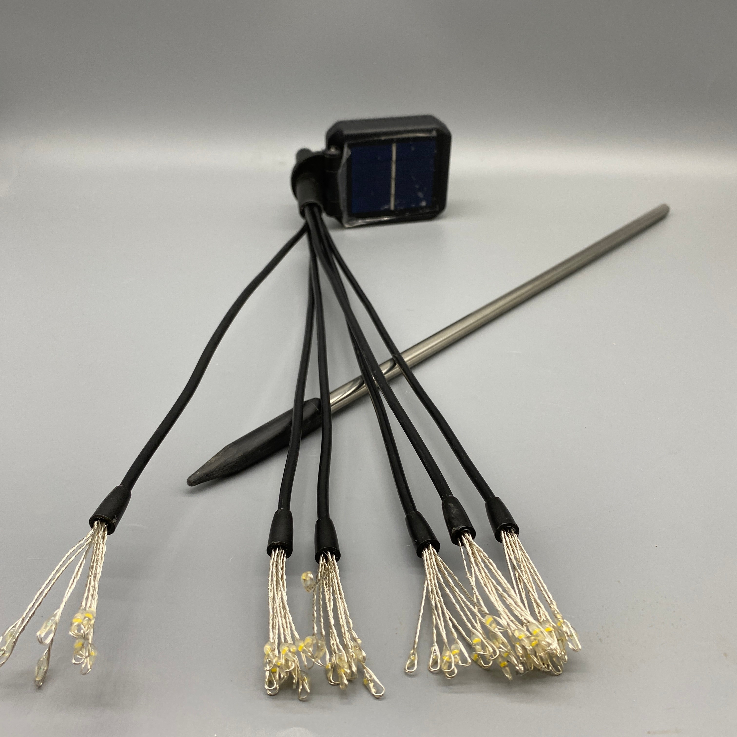 Solar Garden Lights Set of 2, 120 LED Flickering Firework Effect Lights with Two Lighting Options, Waterproof Solar Outdoor Lights for Garden, Pathway & Yard Decoration, Perfect Gift for Her