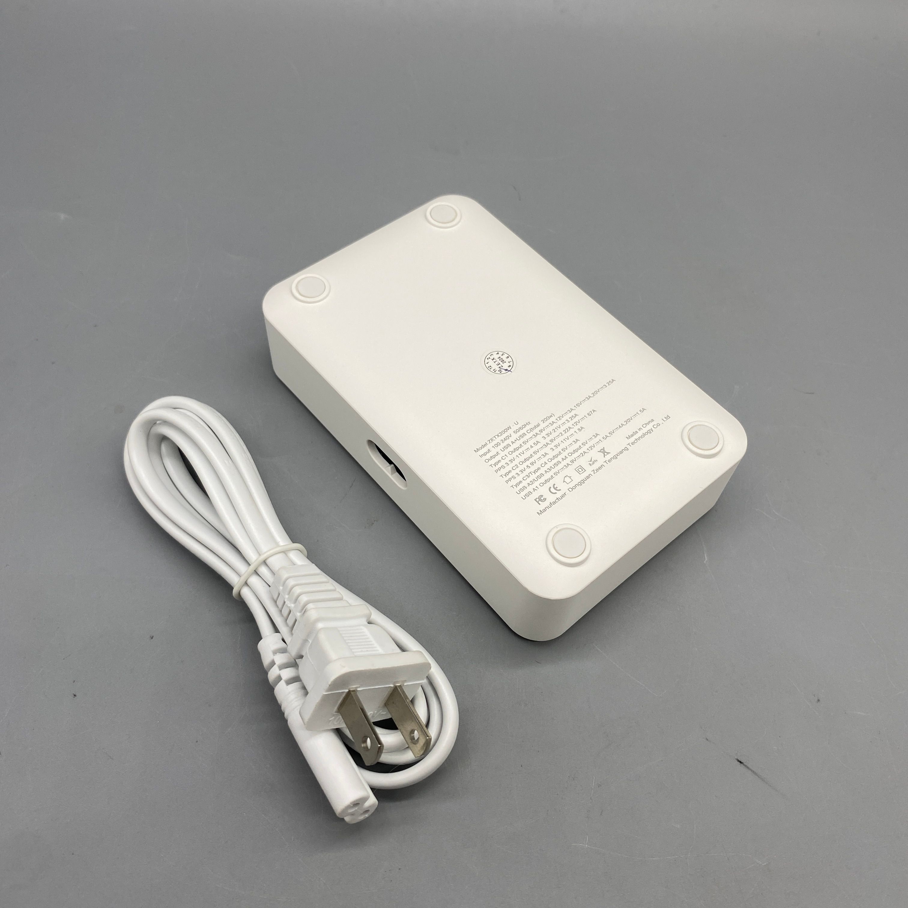 USB Charger with 4 PD & 4 QC Ports, Fast Charging for USB-A & USB-C Devices, 100-240V Input, Compatible with Laptops, Smartphones, Tablets – ABS+PC Material