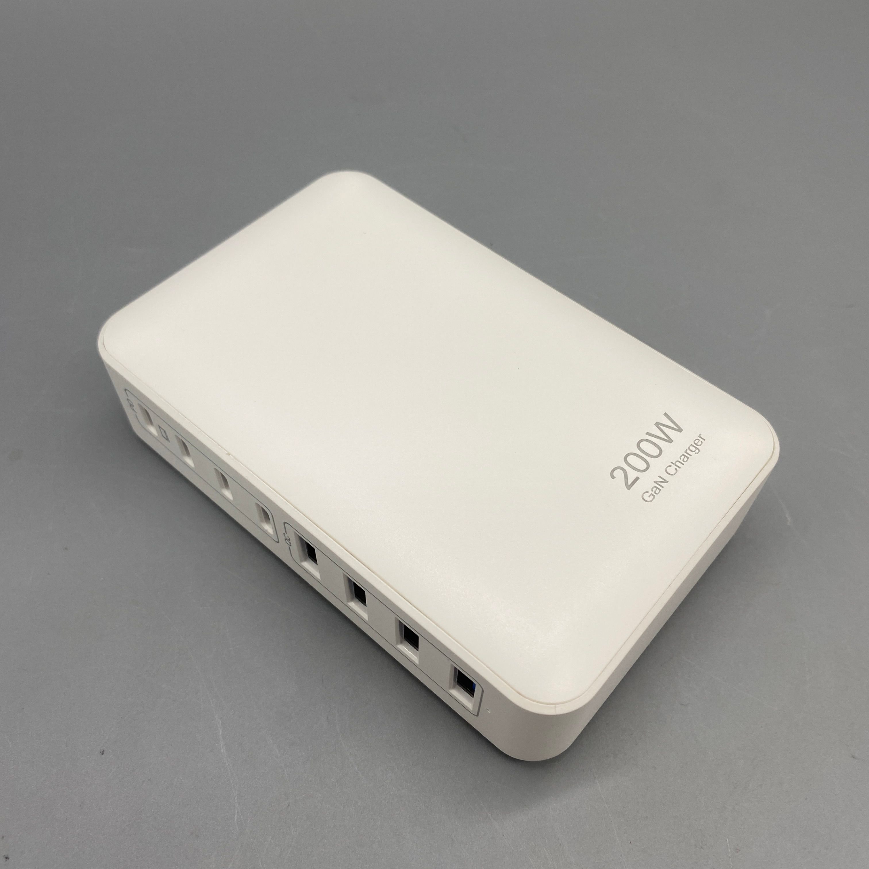 USB Charger with 4 PD & 4 QC Ports, Fast Charging for USB-A & USB-C Devices, 100-240V Input, Compatible with Laptops, Smartphones, Tablets – ABS+PC Material