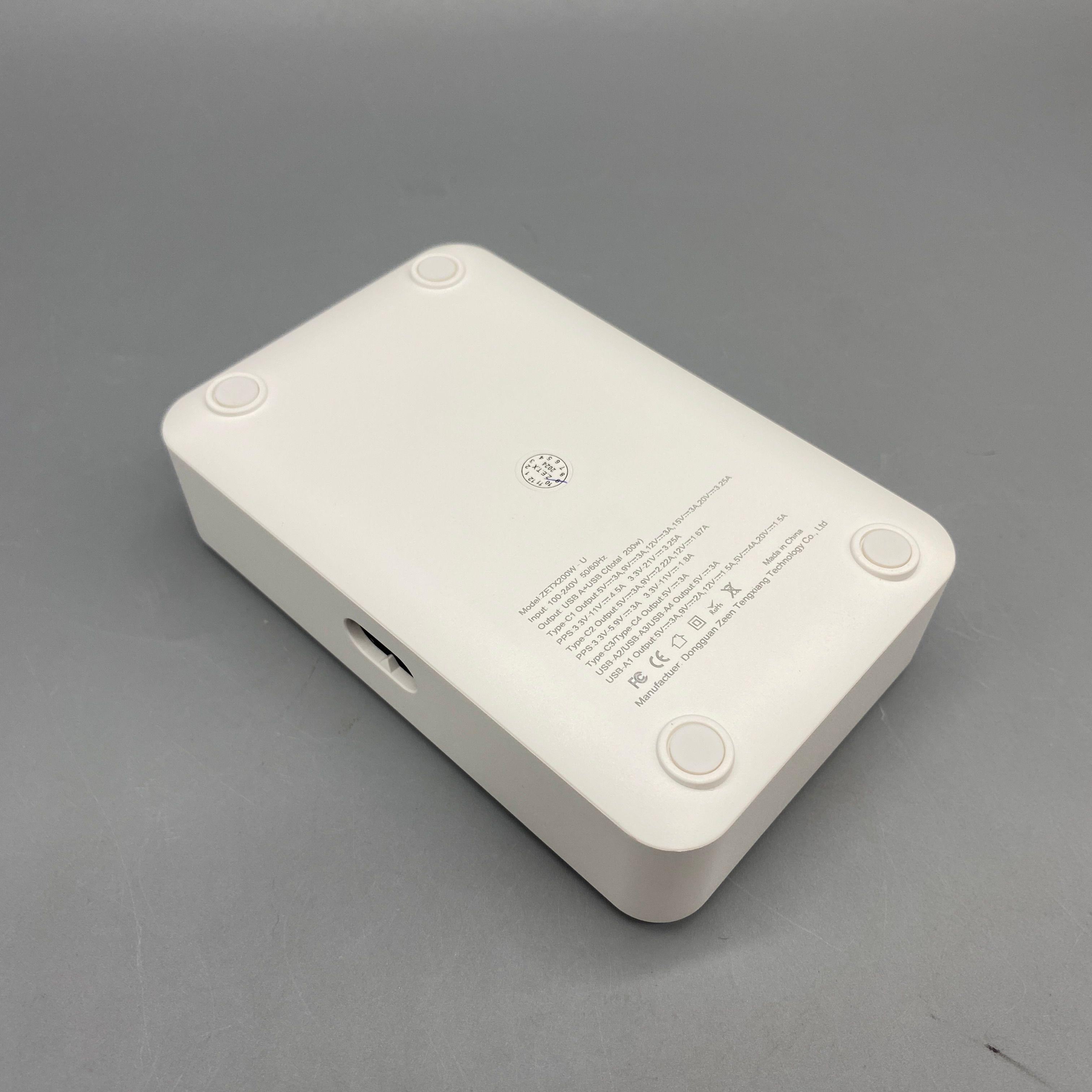 USB Charger with 4 PD & 4 QC Ports, Fast Charging for USB-A & USB-C Devices, 100-240V Input, Compatible with Laptops, Smartphones, Tablets – ABS+PC Material