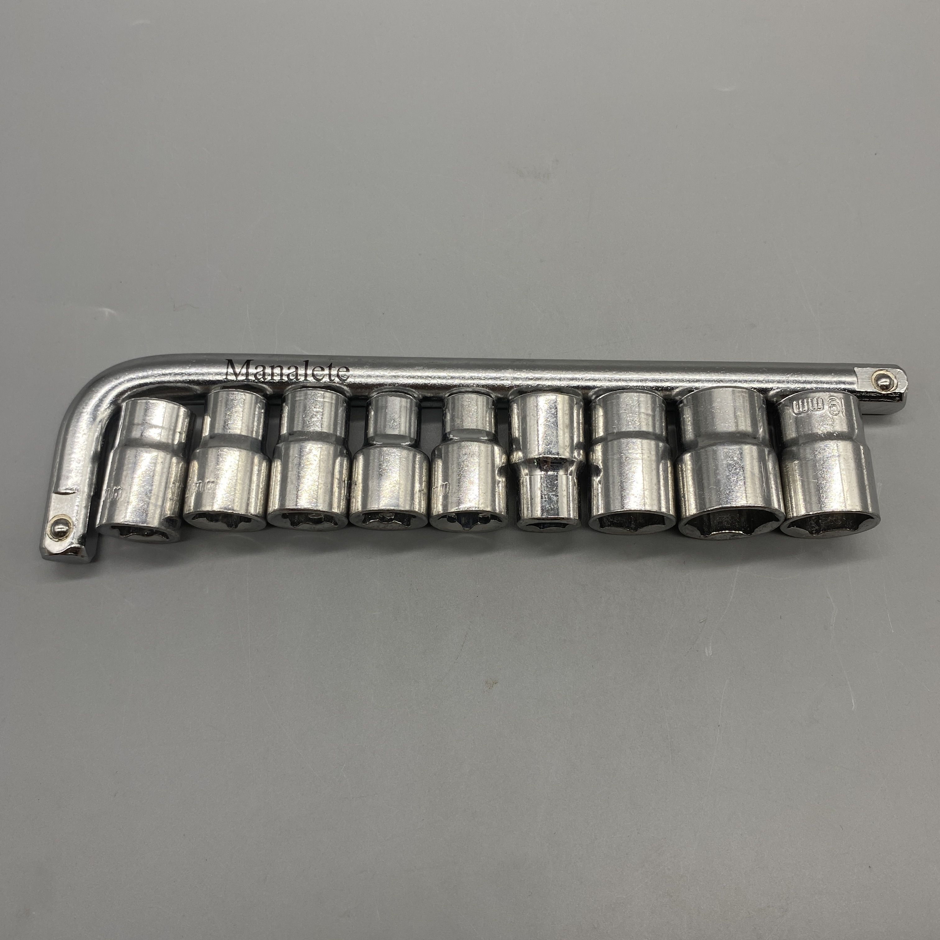 Manalete Socket Wrench - CR-V Chrome Vanadium Steel, Heavy Duty, Mirror Finish, 1.5kg, 28.5x8.5x4cm, Ideal for Car and Home Repairs