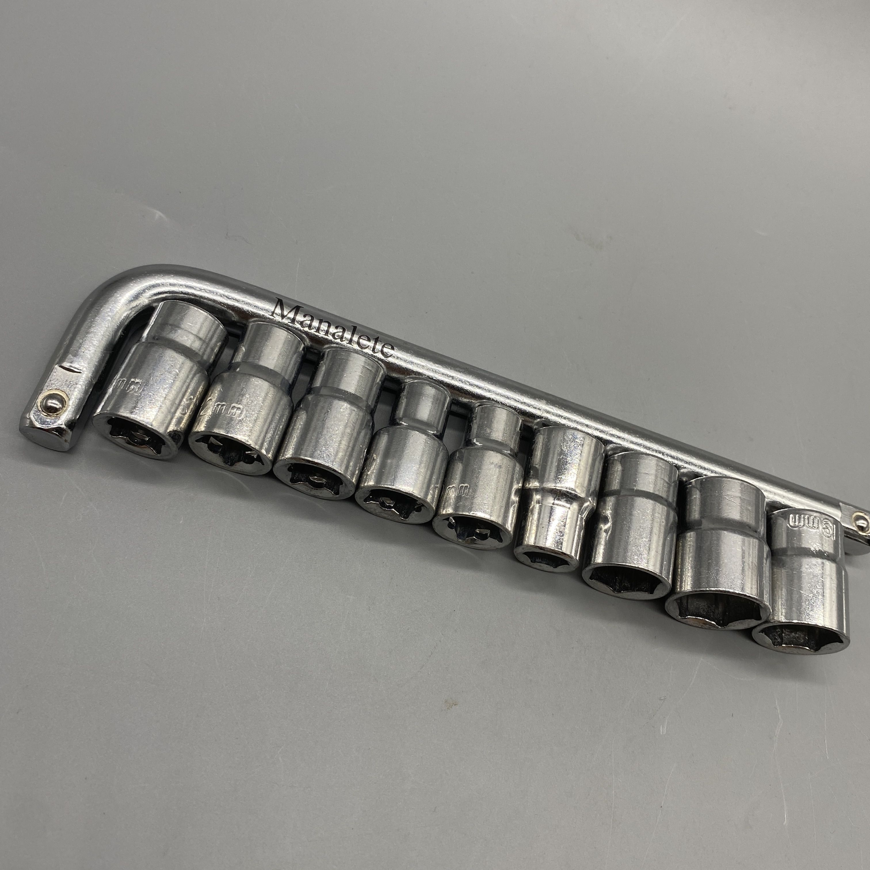 Manalete Socket Wrench - CR-V Chrome Vanadium Steel, Heavy Duty, Mirror Finish, 1.5kg, 28.5x8.5x4cm, Ideal for Car and Home Repairs