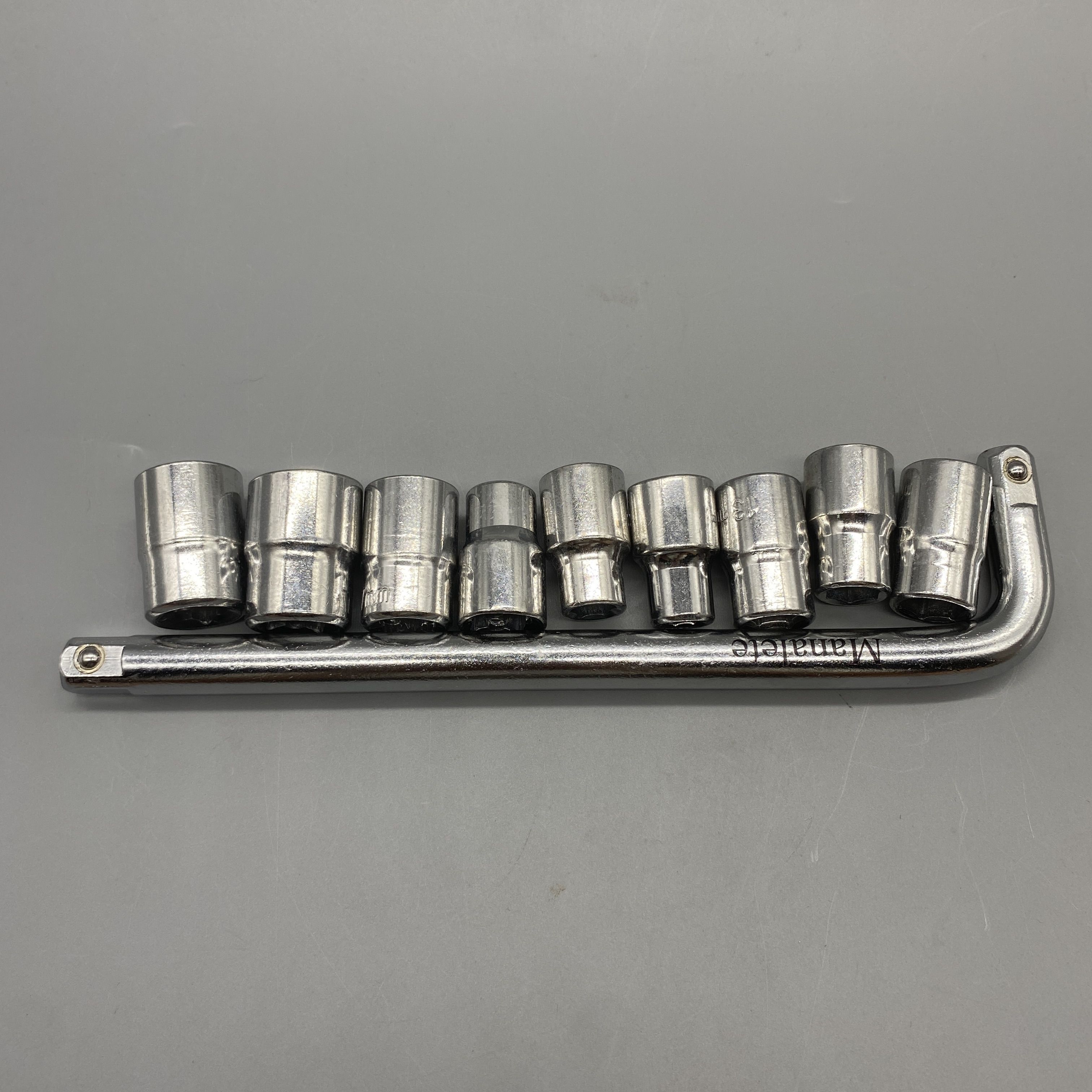 Manalete Socket Wrench - CR-V Chrome Vanadium Steel, Heavy Duty, Mirror Finish, 1.5kg, 28.5x8.5x4cm, Ideal for Car and Home Repairs