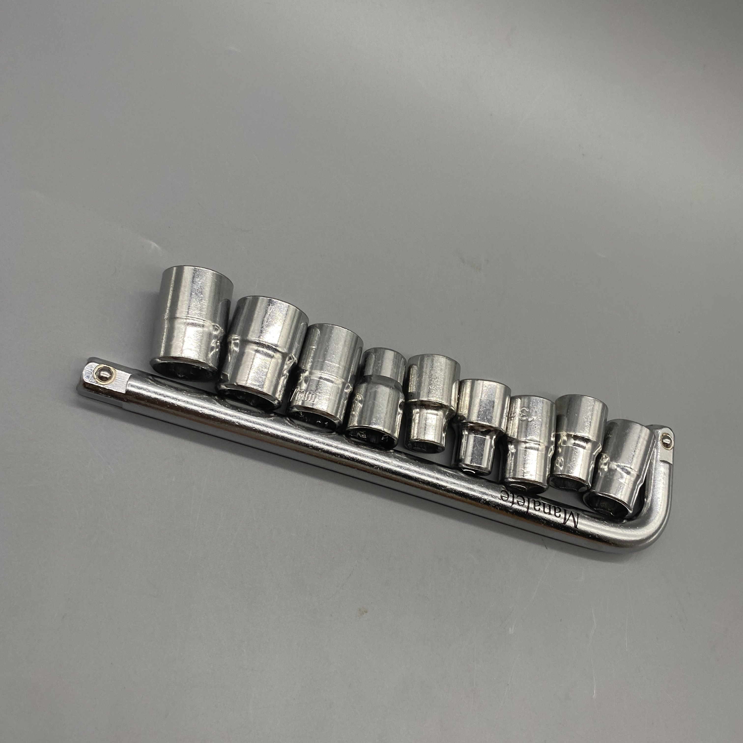 Manalete Socket Wrench - CR-V Chrome Vanadium Steel, Heavy Duty, Mirror Finish, 1.5kg, 28.5x8.5x4cm, Ideal for Car and Home Repairs