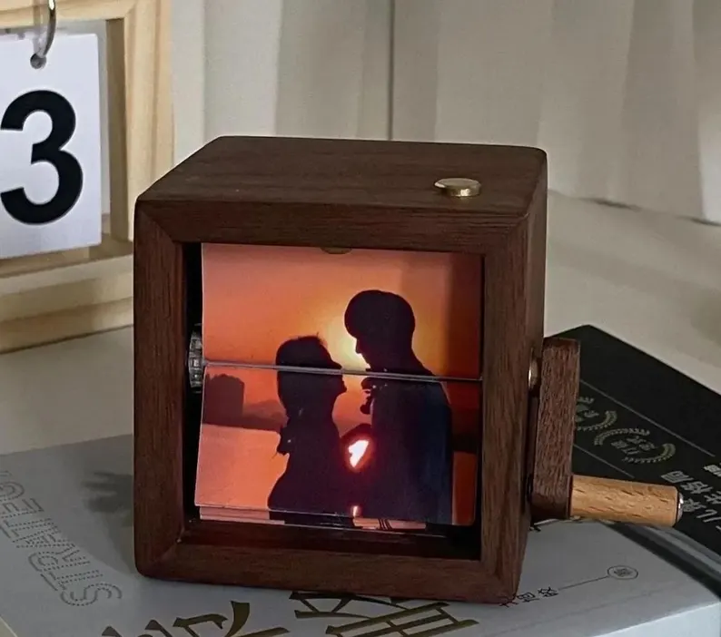 Customized Hand Folding Picture Frame Romantic Gift For Valentine's Day