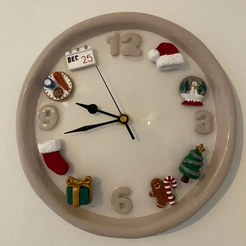 🎄HOT SALE 49% OFF⛄-🕰️Holiday Charm Clock with Seasonal Magnet Charms