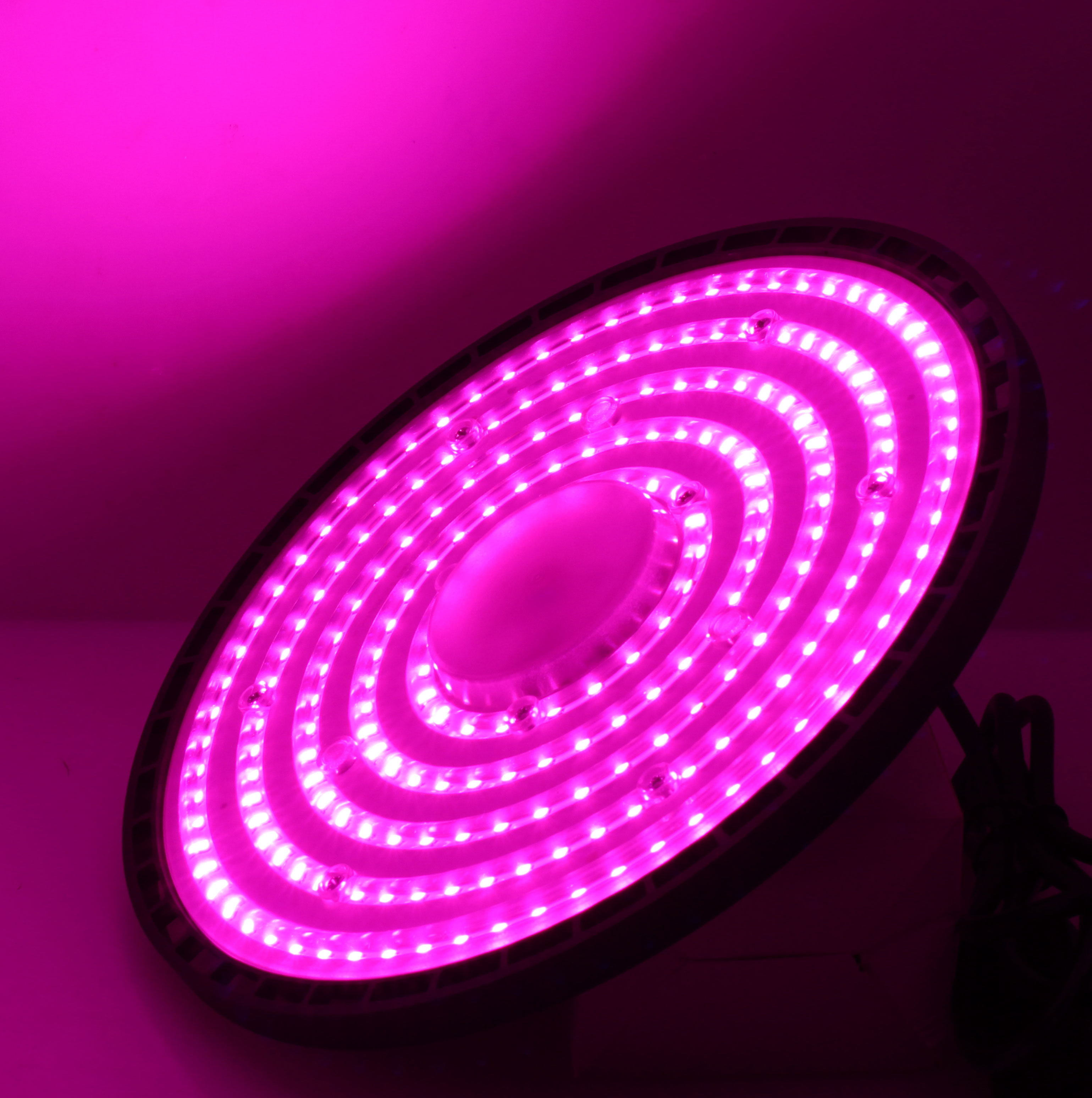 Reliable 120W 250W UFO Full Spectrum LED Plant Lights 110V/220V for Indoor Photosynthesis and Year-Round Use