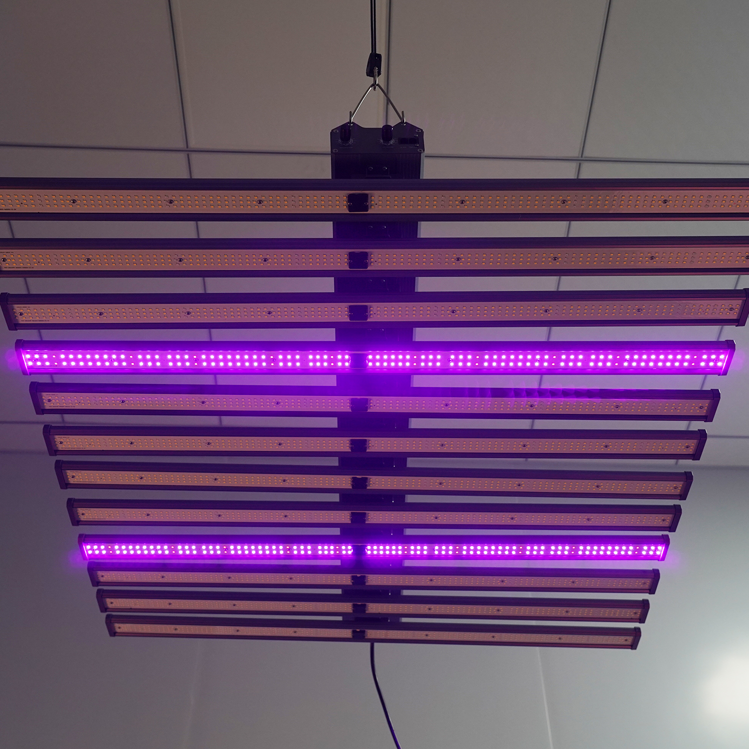 Meijiu Indoor Grow antenna1350W Samsung UV IR Full Spectrum Led Grow Light for Commercial Growing