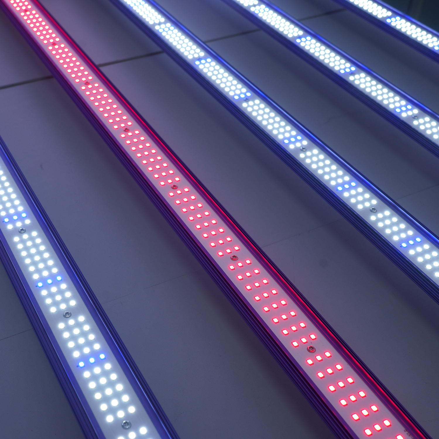 Full Spectrum 720W LED Grow Light Octopus Design Hydroponics Soil Based Growing Systems Dual Channel Canopy 1250W+25W FR UV