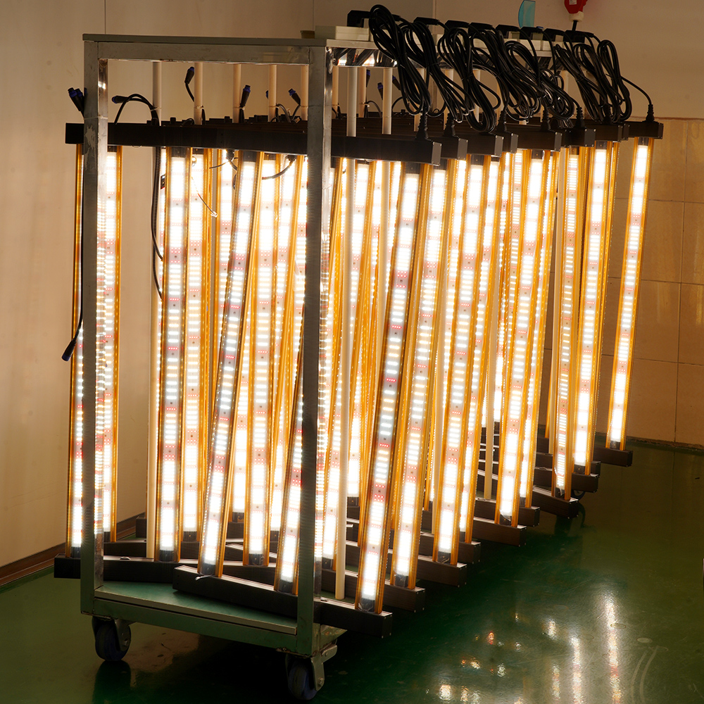 Foldable 720W Full Spectrum LED Grow Light Bars for High Yield Greenhouse Vegetable Production