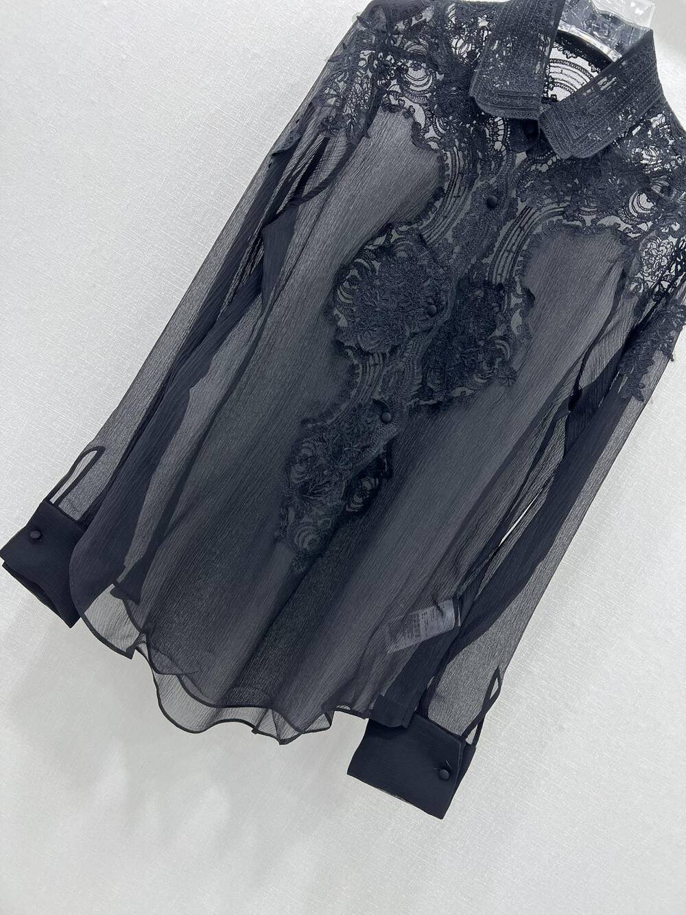 The new style pointed collar short cotton shirt for early spring 2025