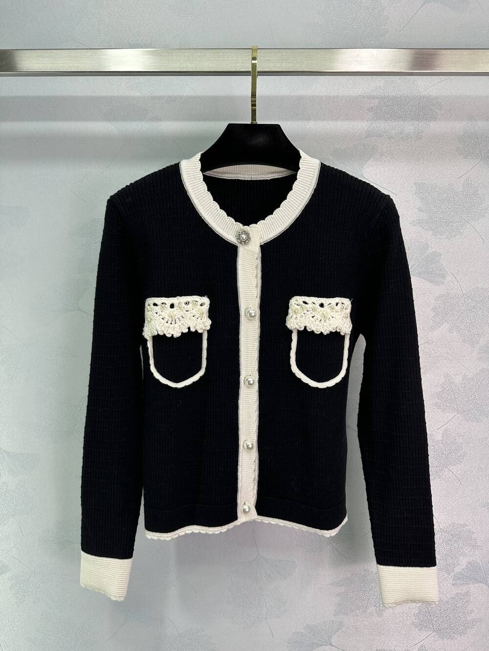 The new style round-neck wool and cashmere cardigan for spring 2025