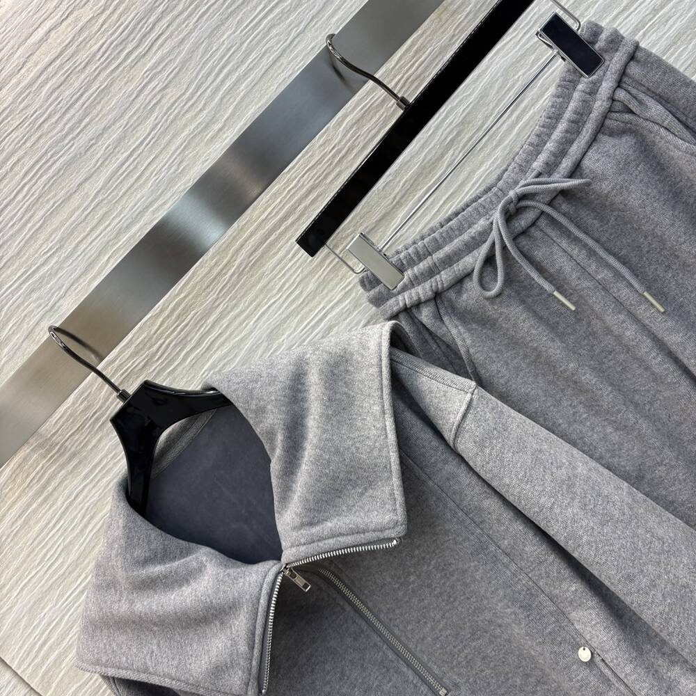 Sporty casual suit for autumn and winter 2024. Half-zip big lapel sweatshirt + casual straight-leg pants