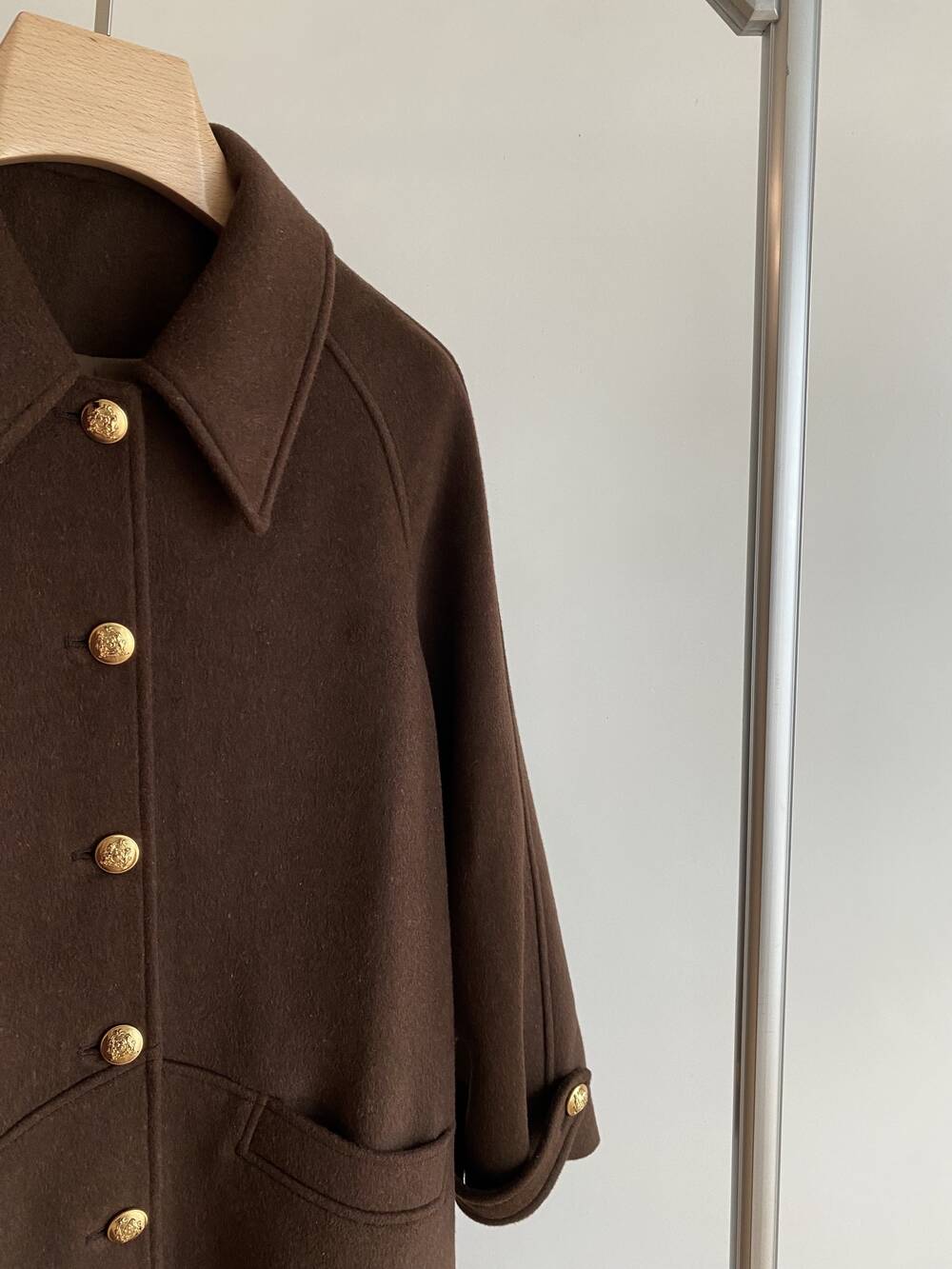 Brown woolen lapel metal buttoned casual coat jacket for autumn and winter 2024