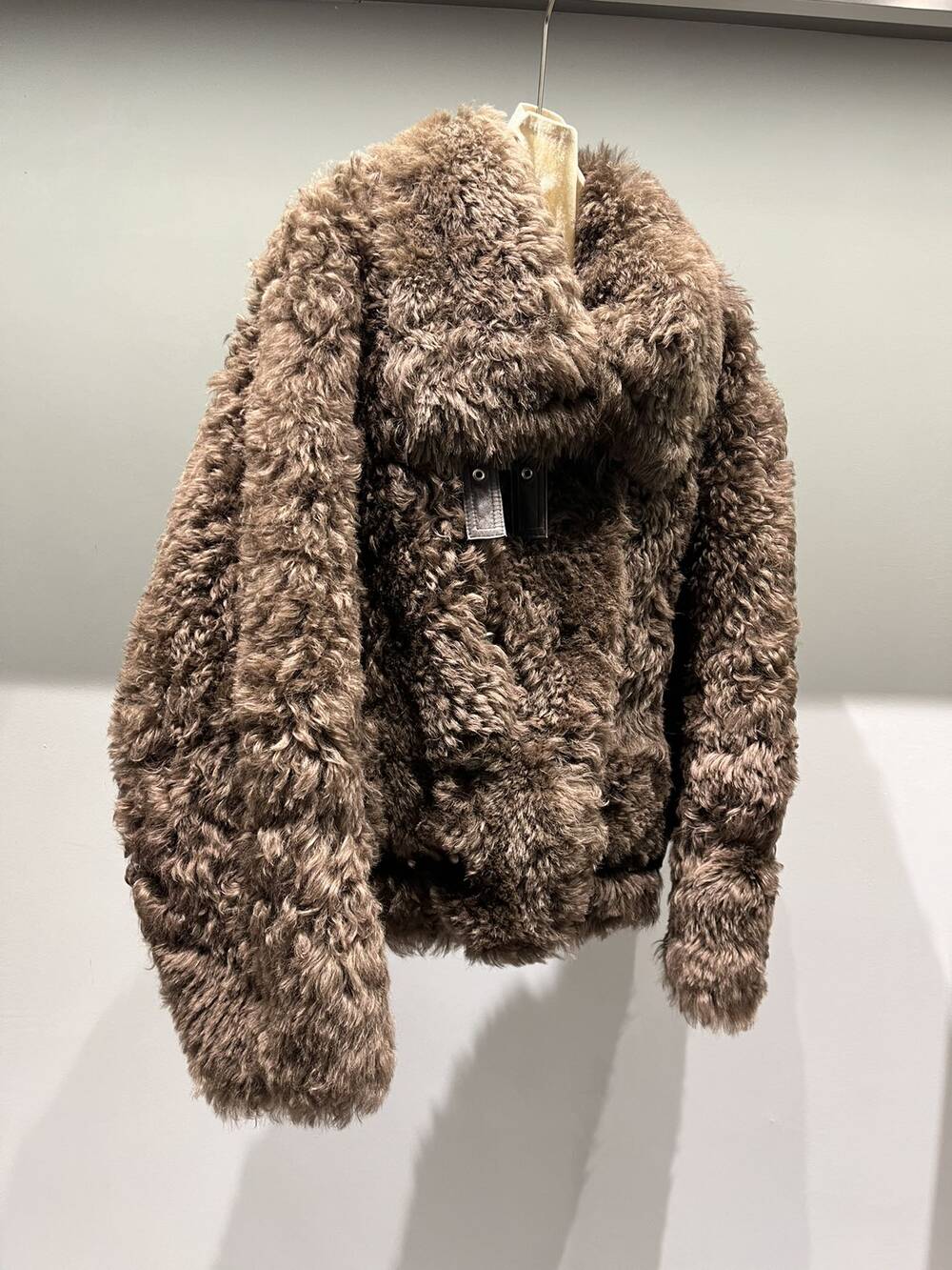 The new style thick and loose wide version sheepskin fur one-piece motorcycle jacket for autumn and winter 2024