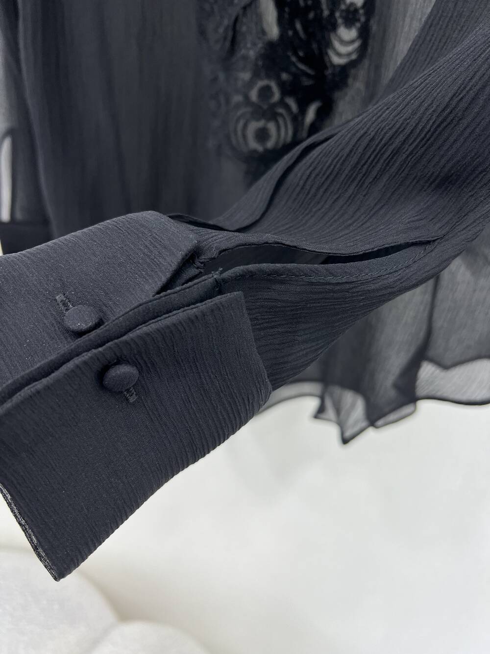 The new style pointed collar short cotton shirt for early spring 2025