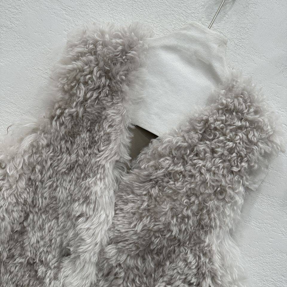 New mid-length reversible V-neck waistcoat fur one-piece coat for autumn and winter 2024