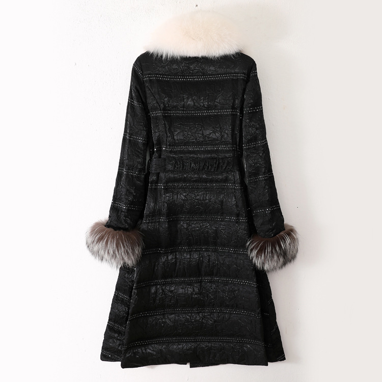 New fox fur collar, belted and waist-cinched, mid-length goose down coat for winter 2024