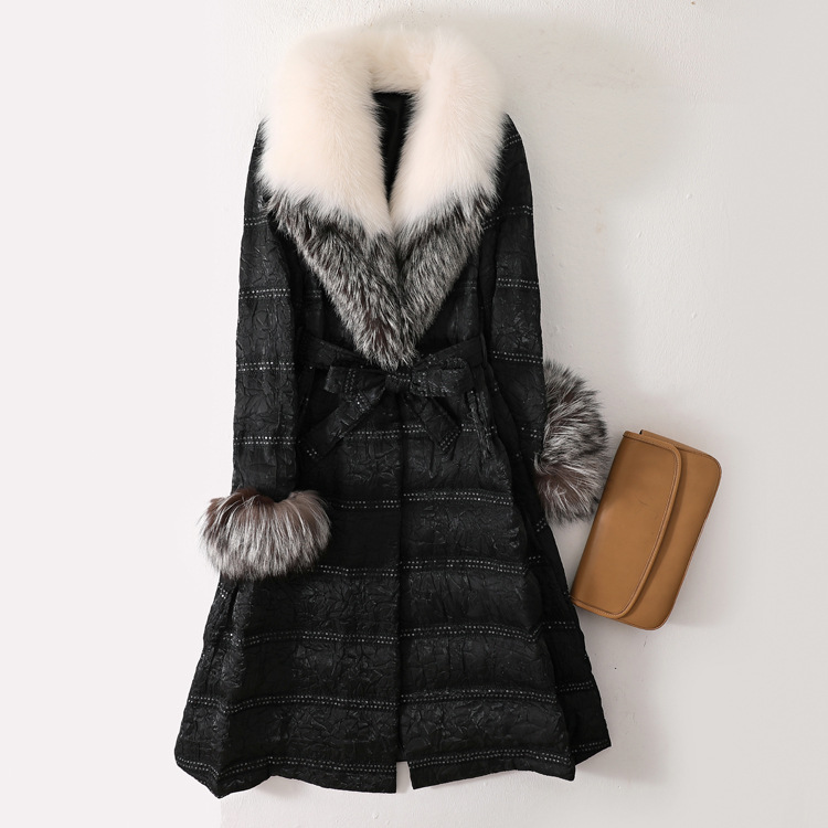 New fox fur collar, belted and waist-cinched, mid-length goose down coat for winter 2024
