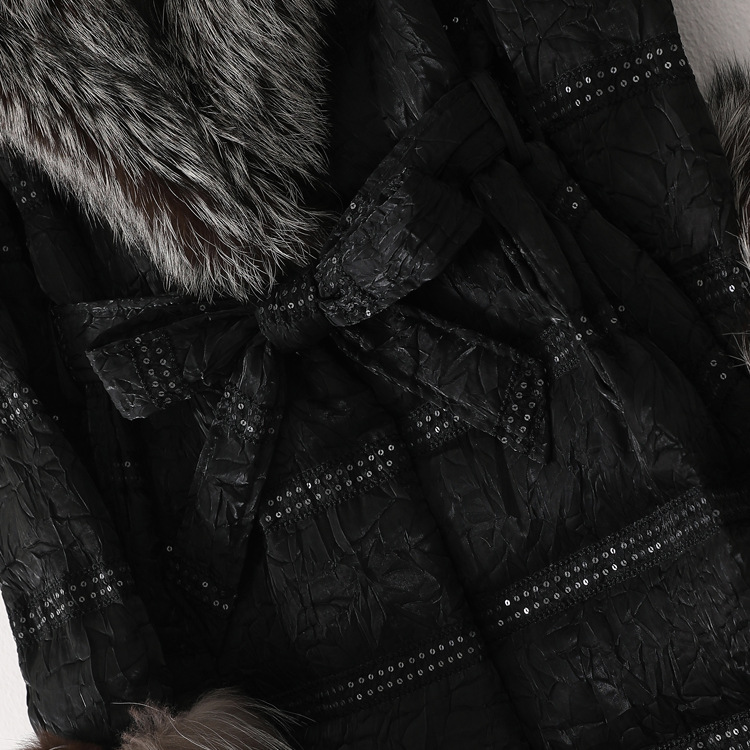 New fox fur collar, belted and waist-cinched, mid-length goose down coat for winter 2024