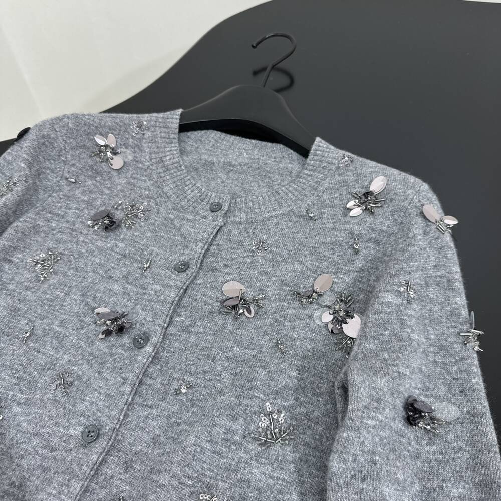 Round-neck cashmere and wool cardigan for autumn and winter 2024, with all pieces hand-embroidered with sequins