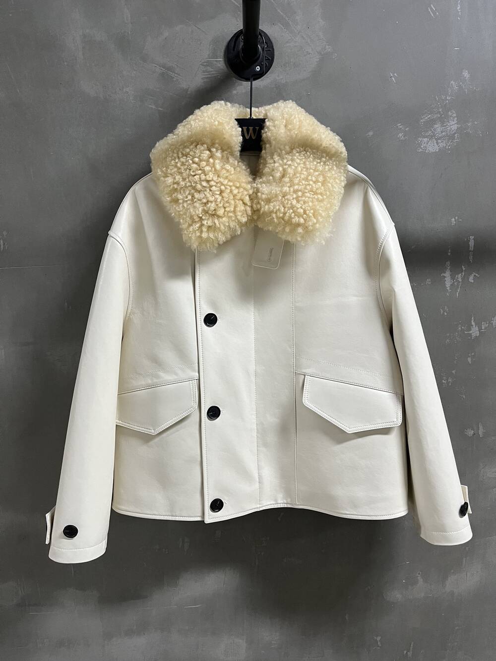 New and versatile sheepskin cotton-padded jacket for autumn and winter 2024. The fur collar is detachable.