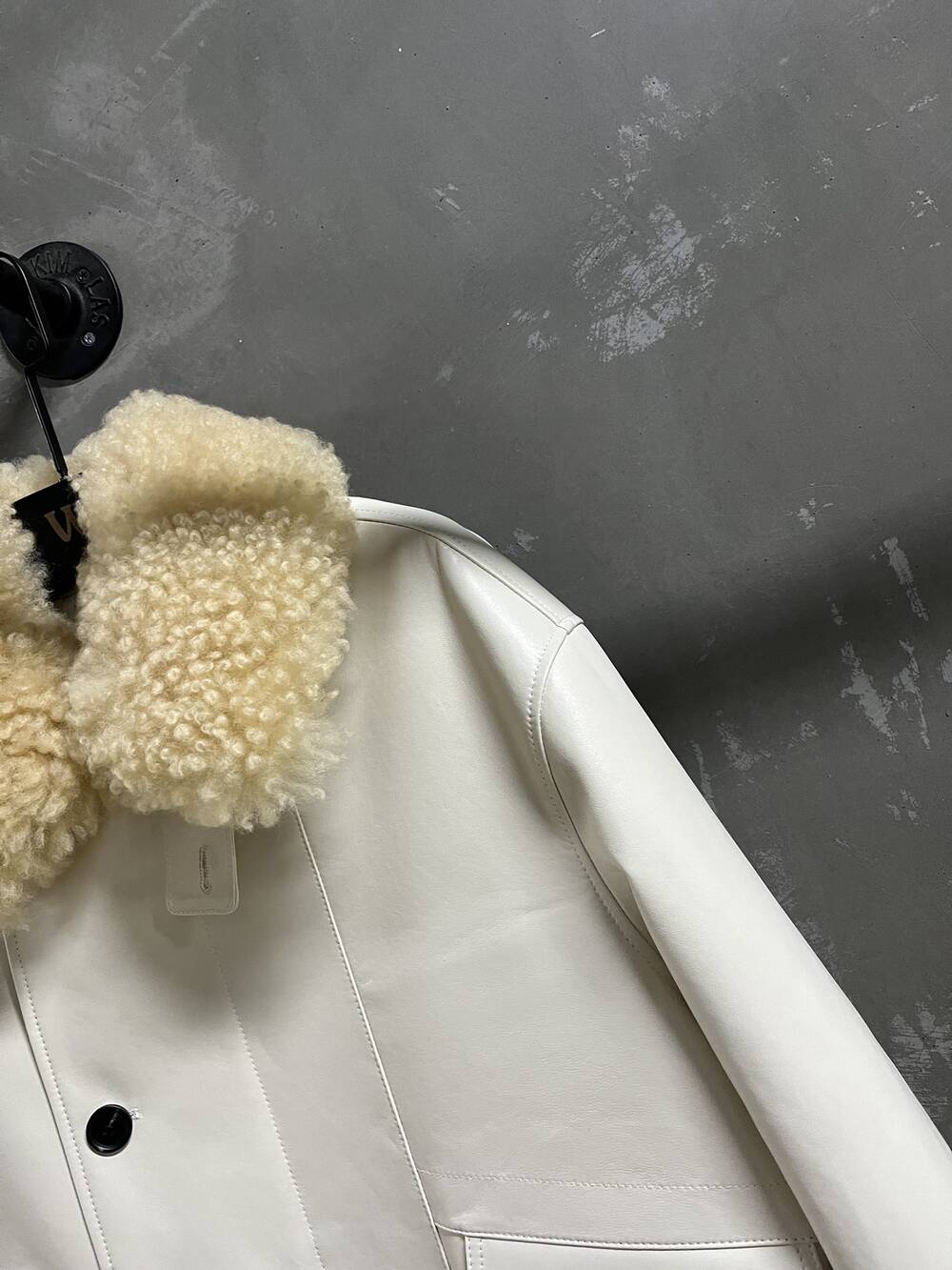 New and versatile sheepskin cotton-padded jacket for autumn and winter 2024. The fur collar is detachable.