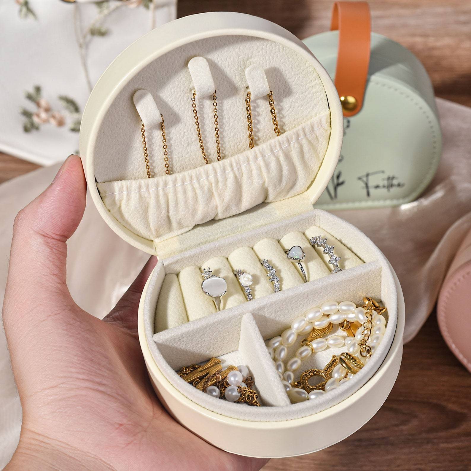 Personalized Birth Flower Travel Jewelry Box | GC002