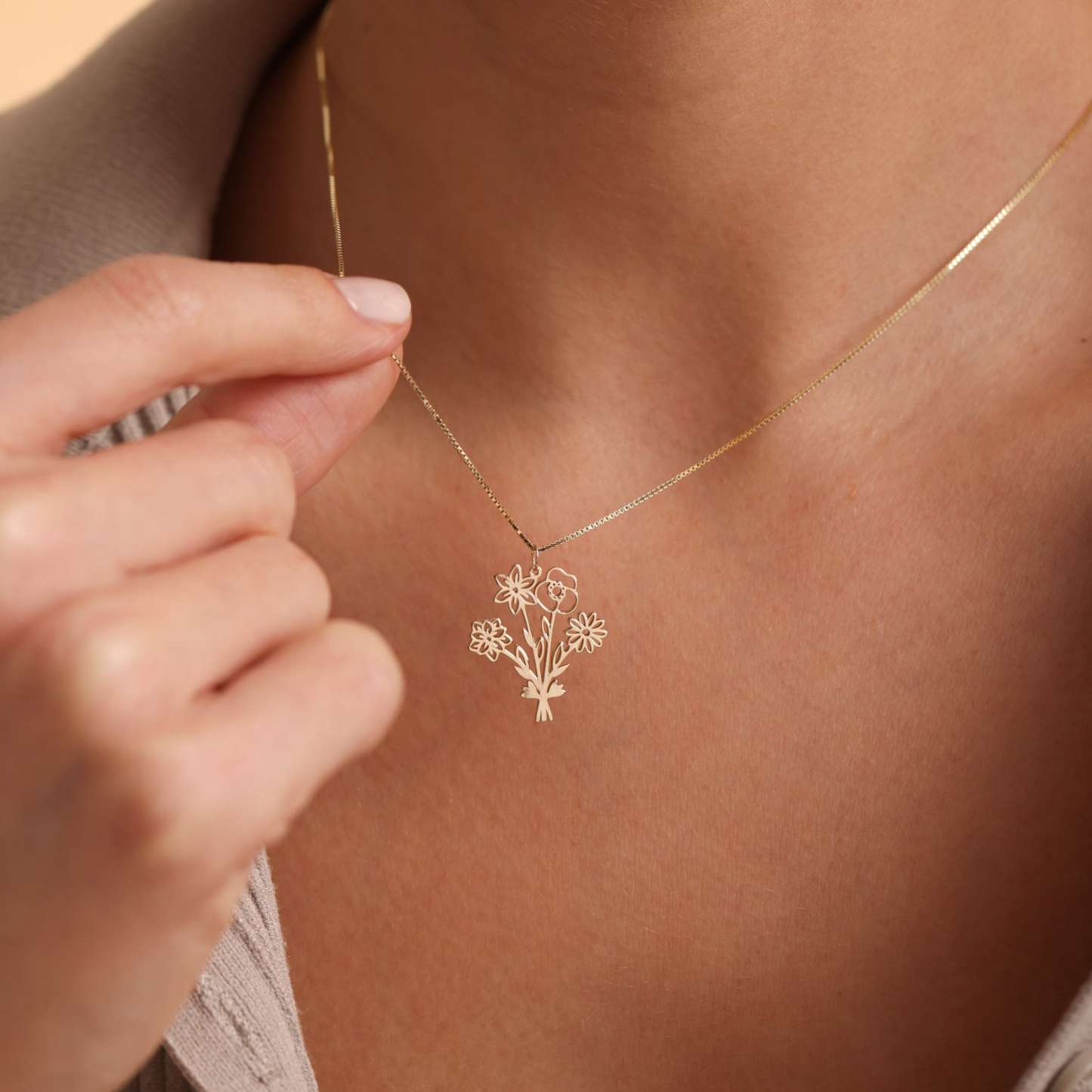 Personalized Family Birth Flower Bouquet Necklace | GC049