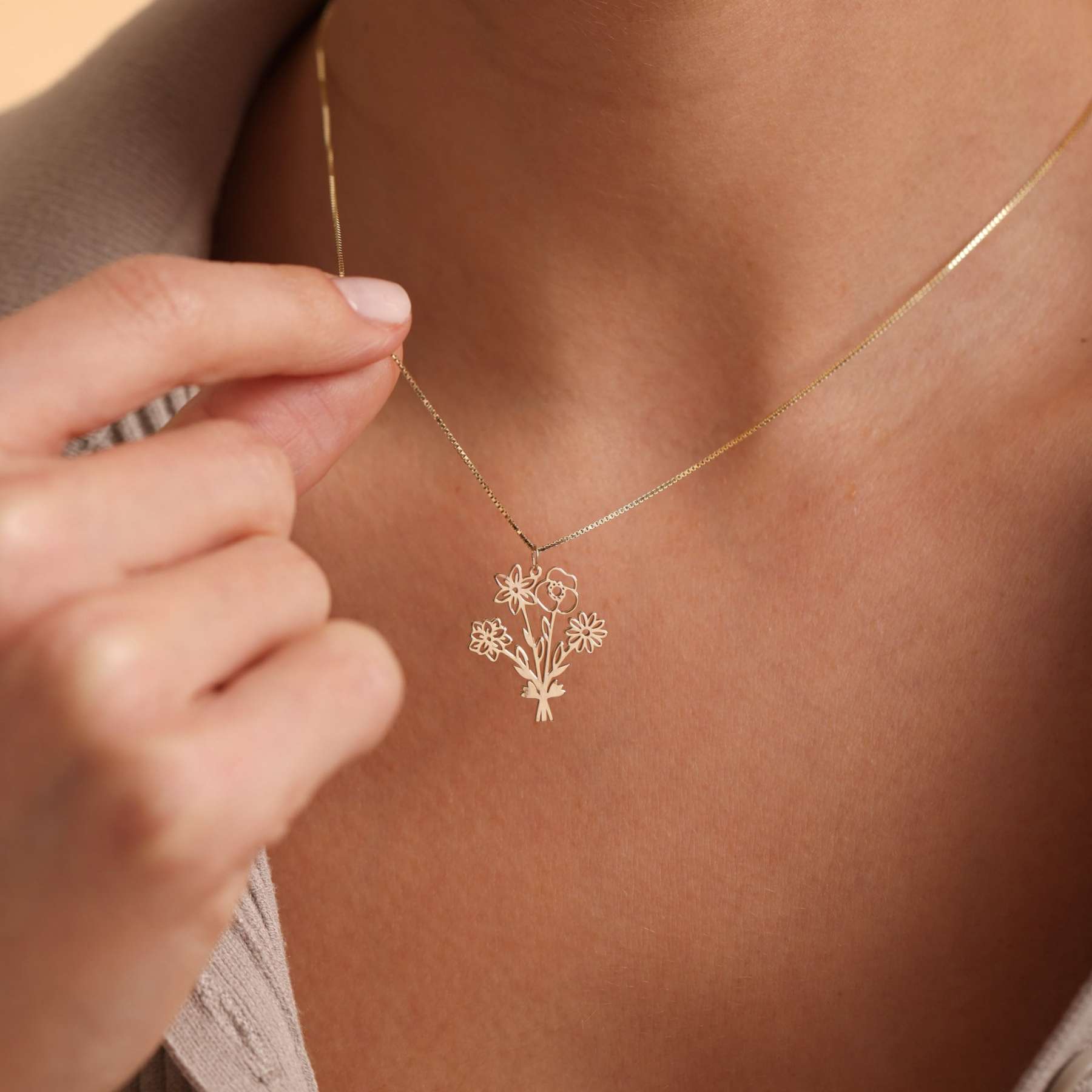 Personalized Family Birth Flower Bouquet Necklace | GC049